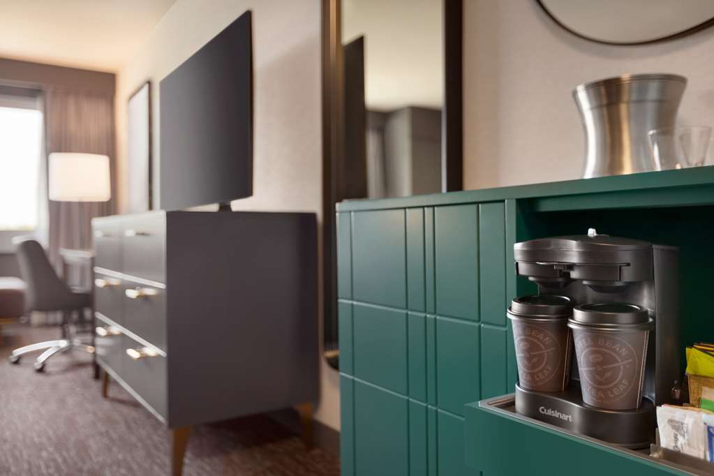 Hilton Baltimore BWI Airport Image