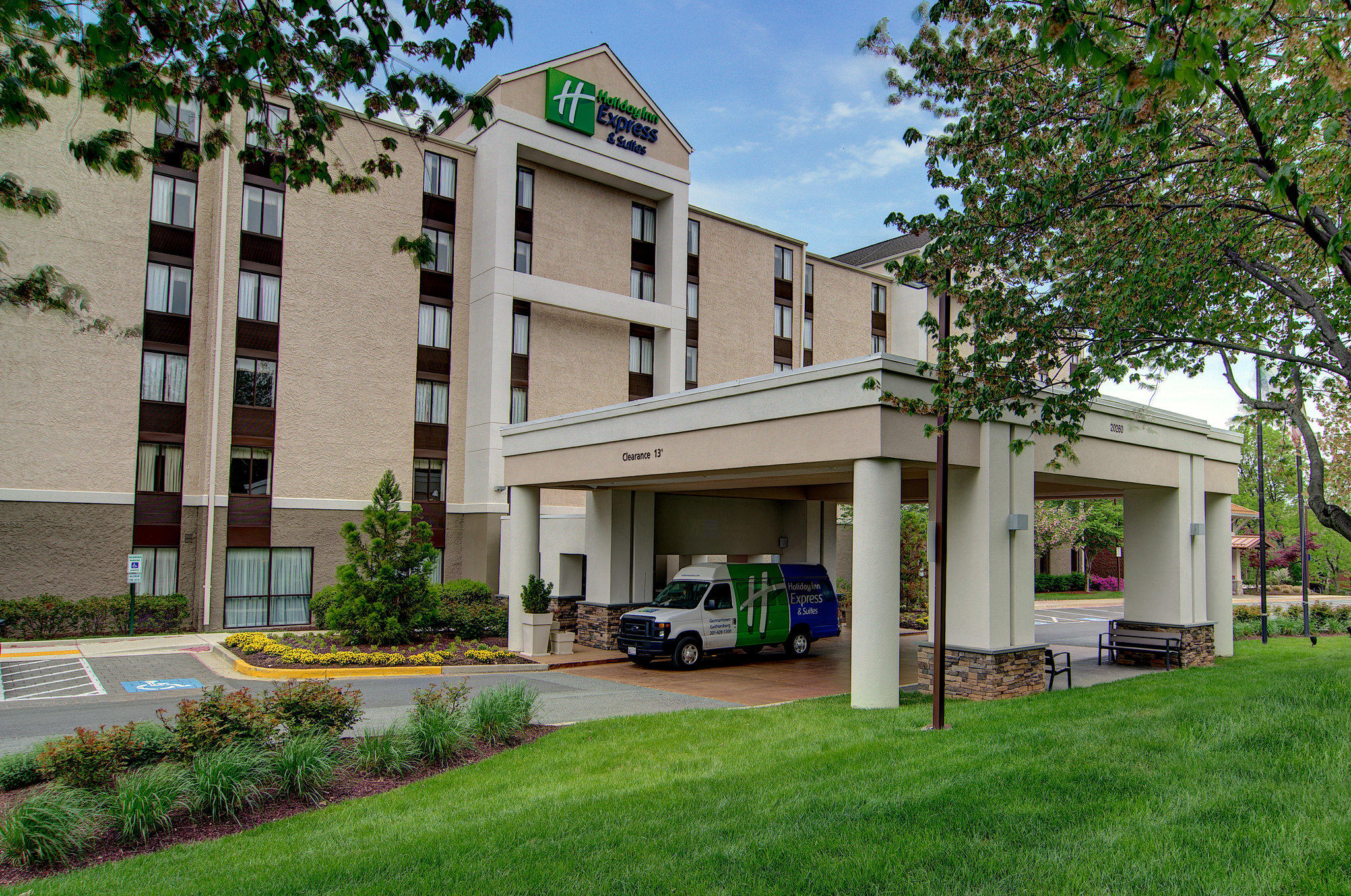 Holiday Inn Express & Suites Germantown - Gaithersburg Photo