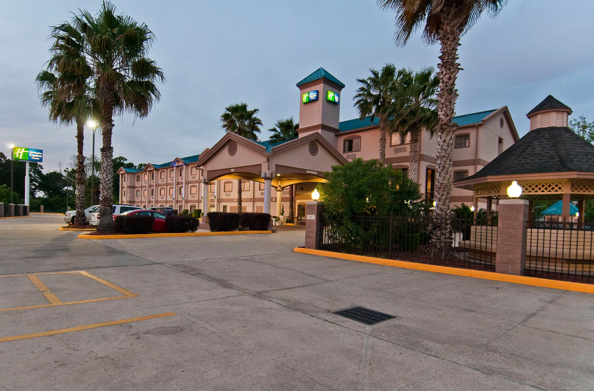 Holiday Inn Express & Suites Lake Charles Photo