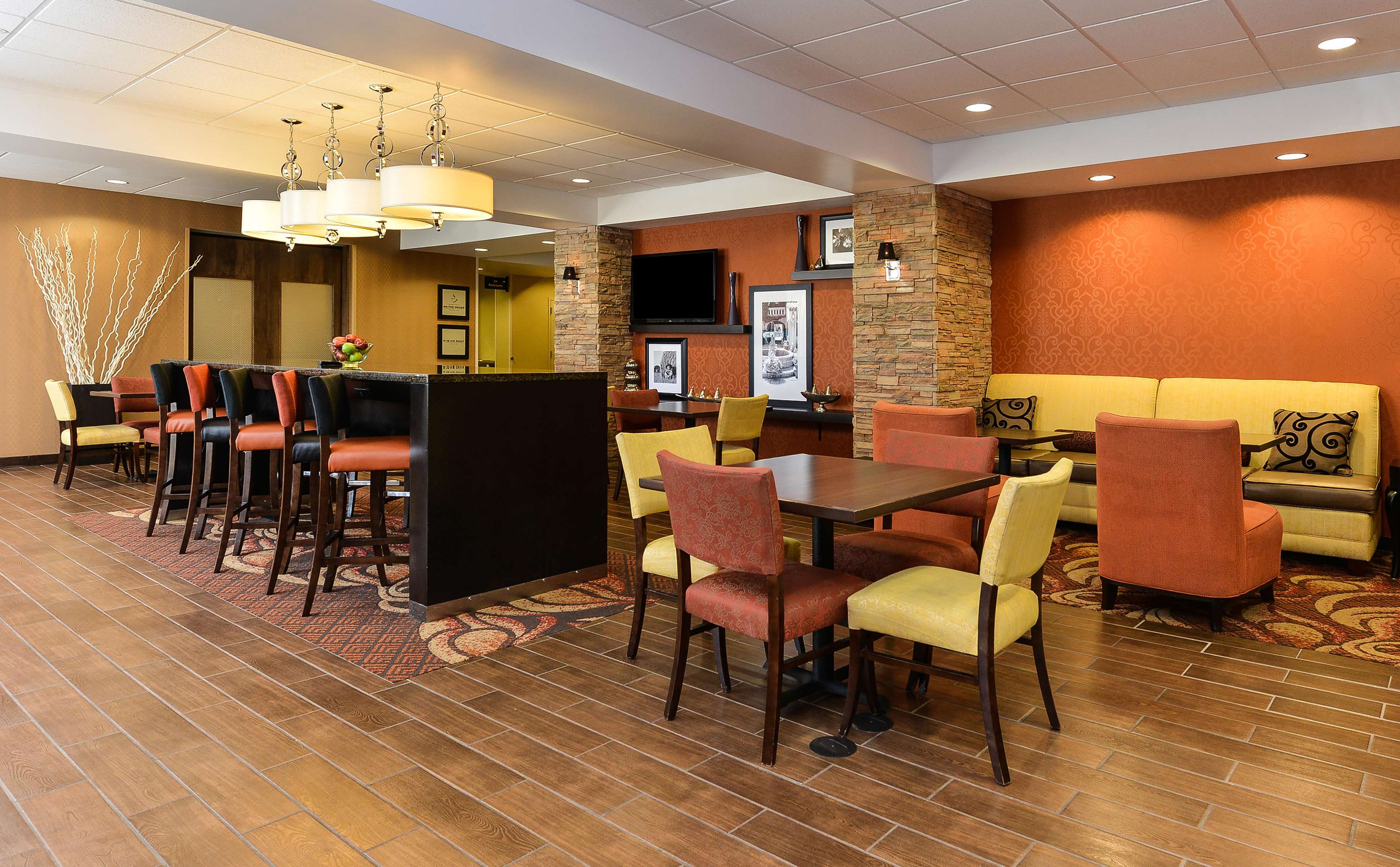 Hampton Inn Clinton Photo