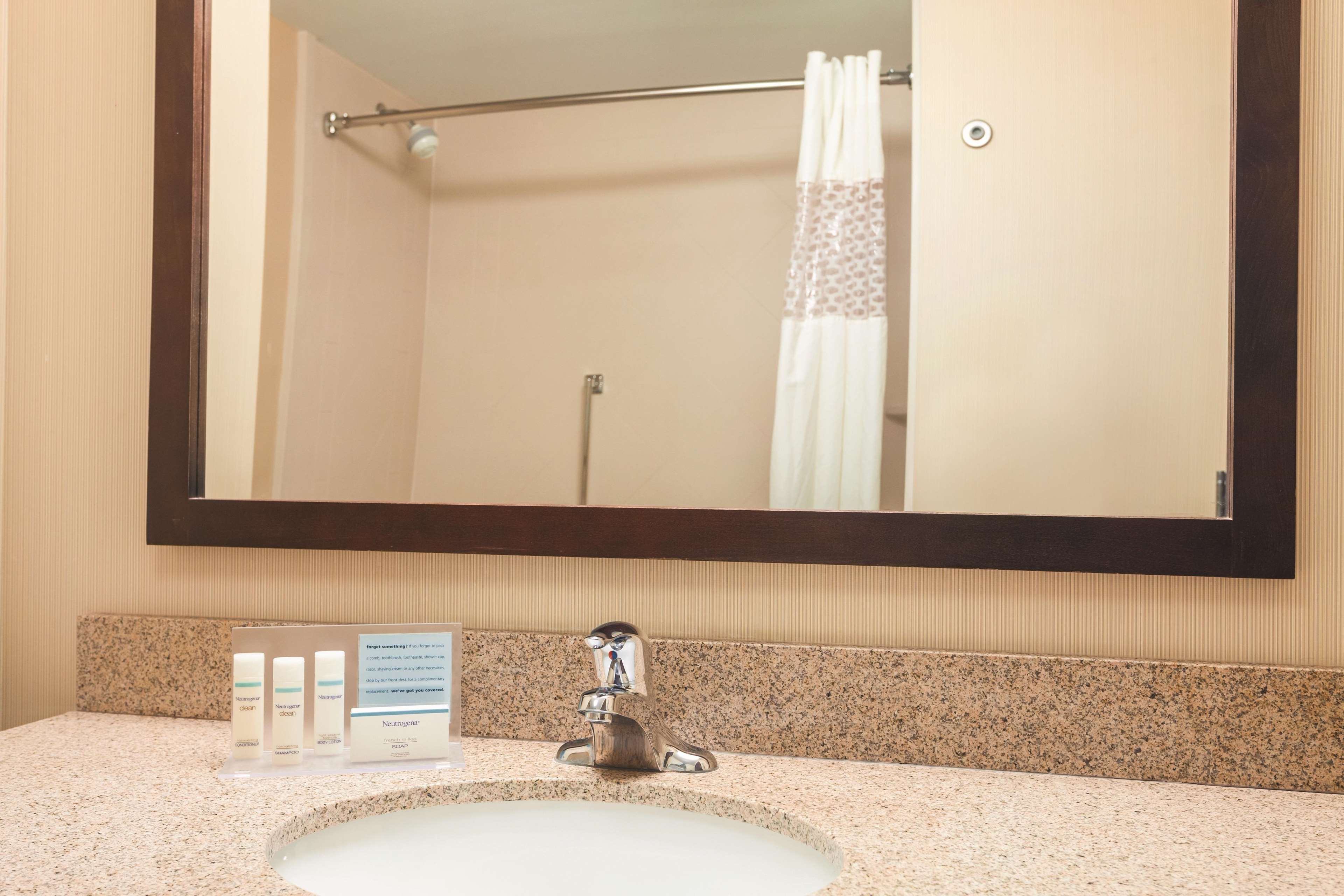 Hampton Inn & Suites Lake George Photo