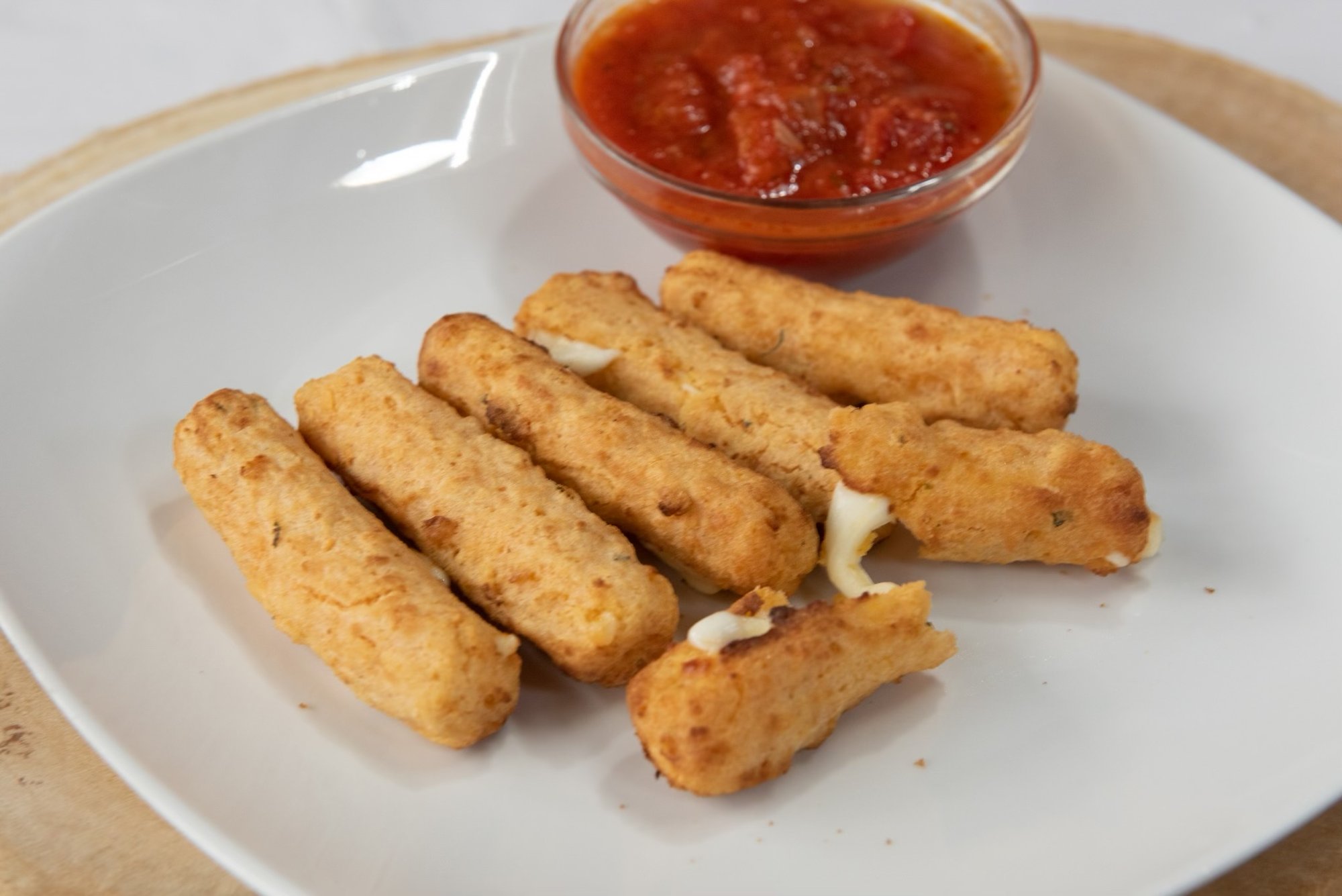Mozzarella Sticks (6 Pcs)