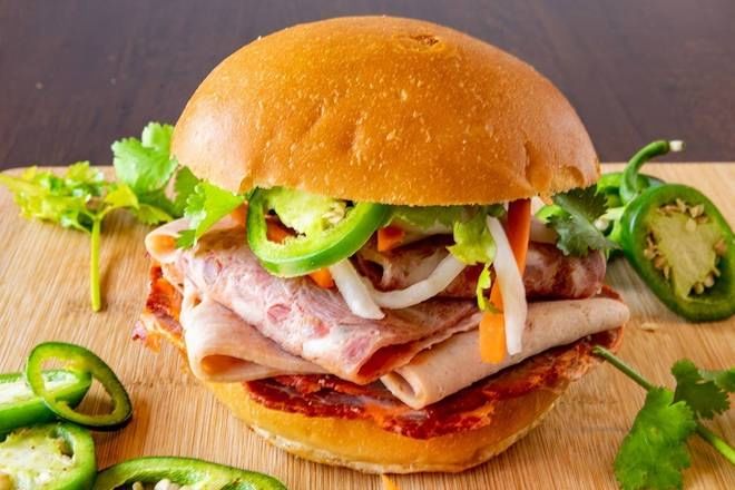 B25. BURGER PATE JAMBON/BURGER THIT NGUOI