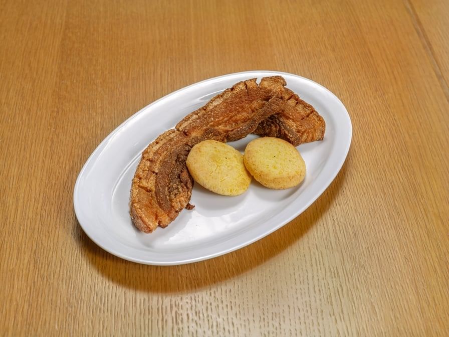 Chicharrón Con Arepa / Fried Pork Belly with Corn Cake