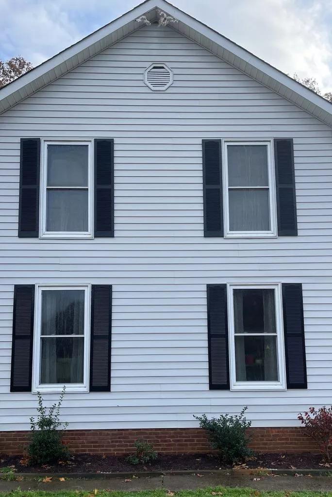 Blues Pressure Washing Image