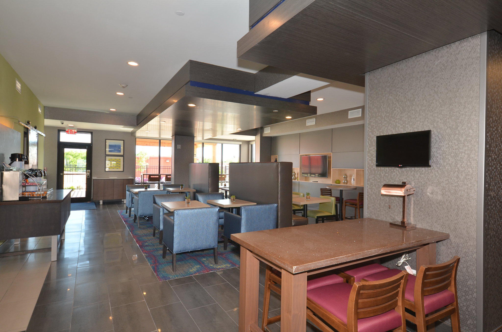 Holiday Inn Express & Suites Oklahoma City Mid - Arpt Area Photo