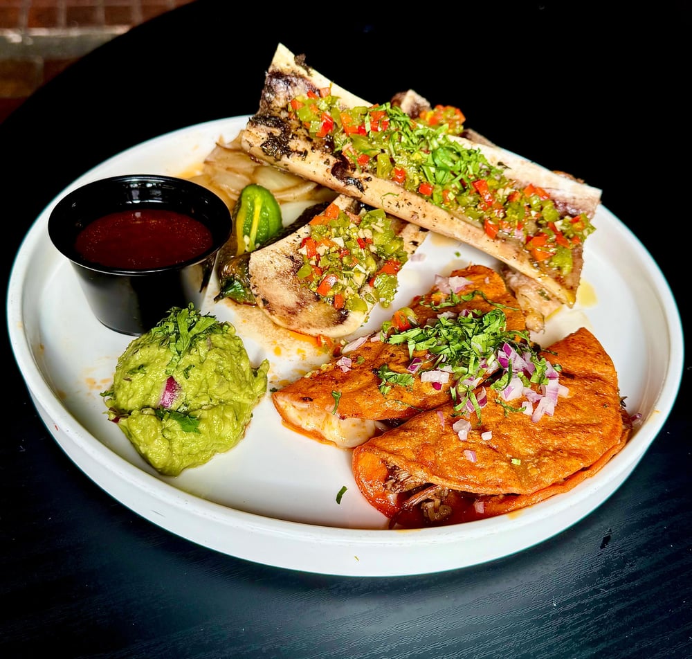 Birria y bone marrow