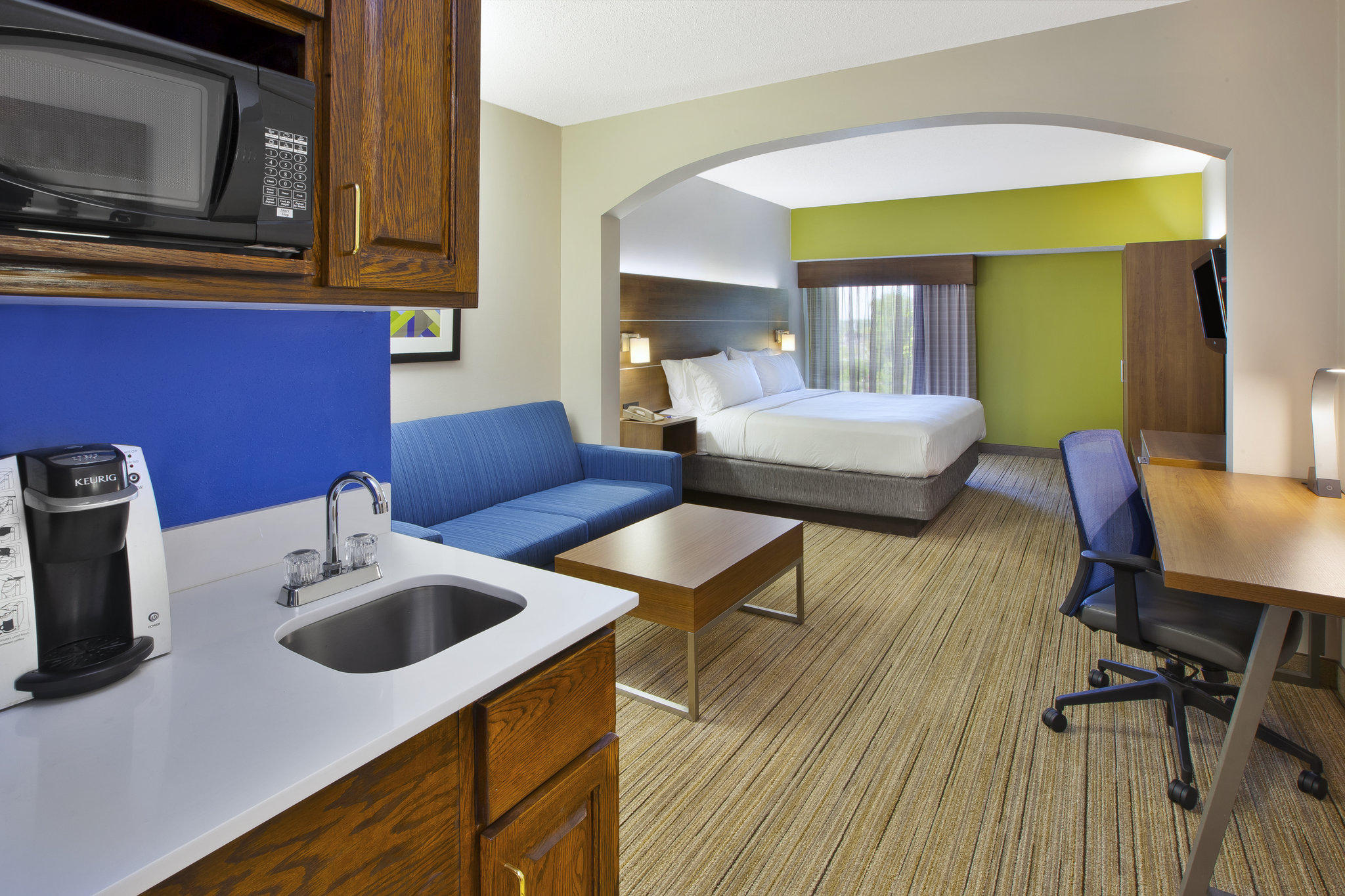 Holiday Inn Express & Suites Cincinnati Northeast-Milford Photo