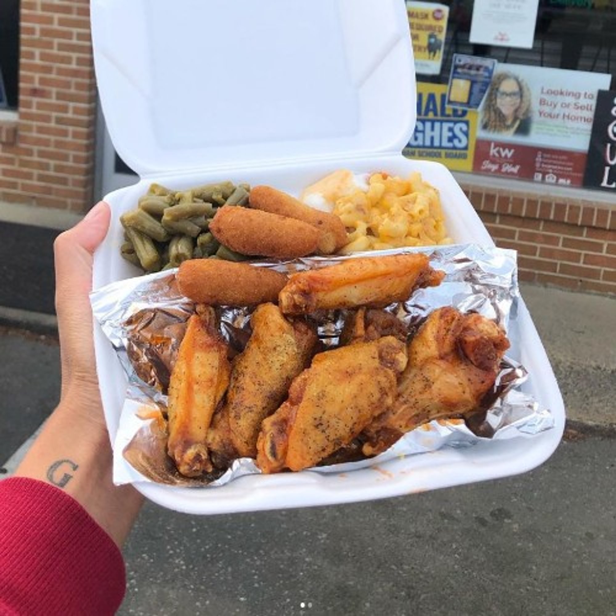 Fried Chicken Wings Combo with 2 Sides