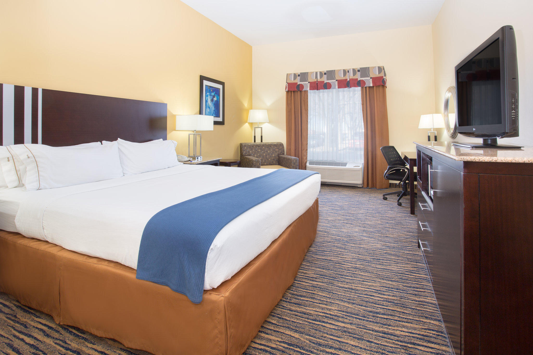 Holiday Inn Express & Suites Denver North - Thornton Photo