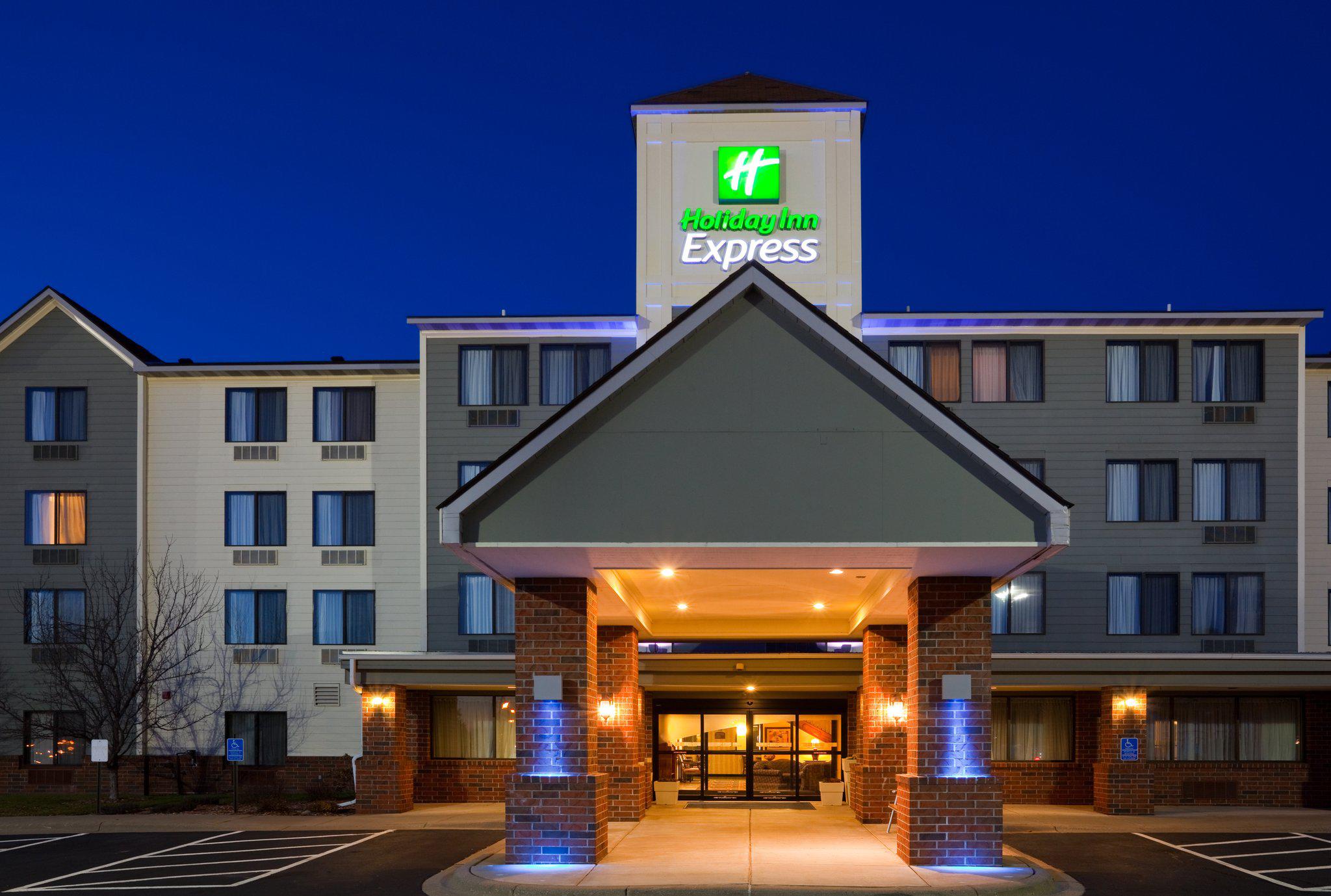 Holiday Inn Express & Suites Coon Rapids-Blaine Area, an IHG Hotel