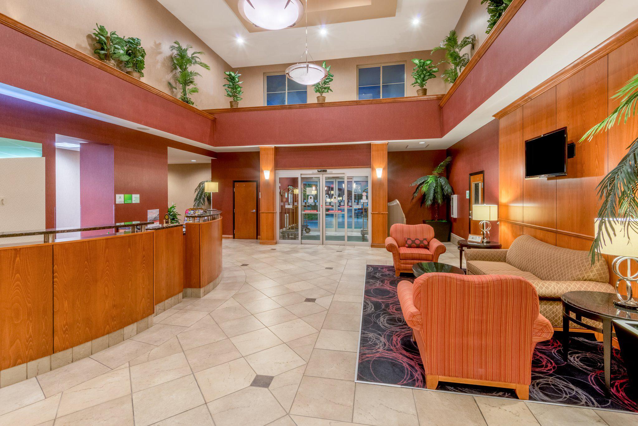 Holiday Inn & Suites Grand Junction-Airport Photo