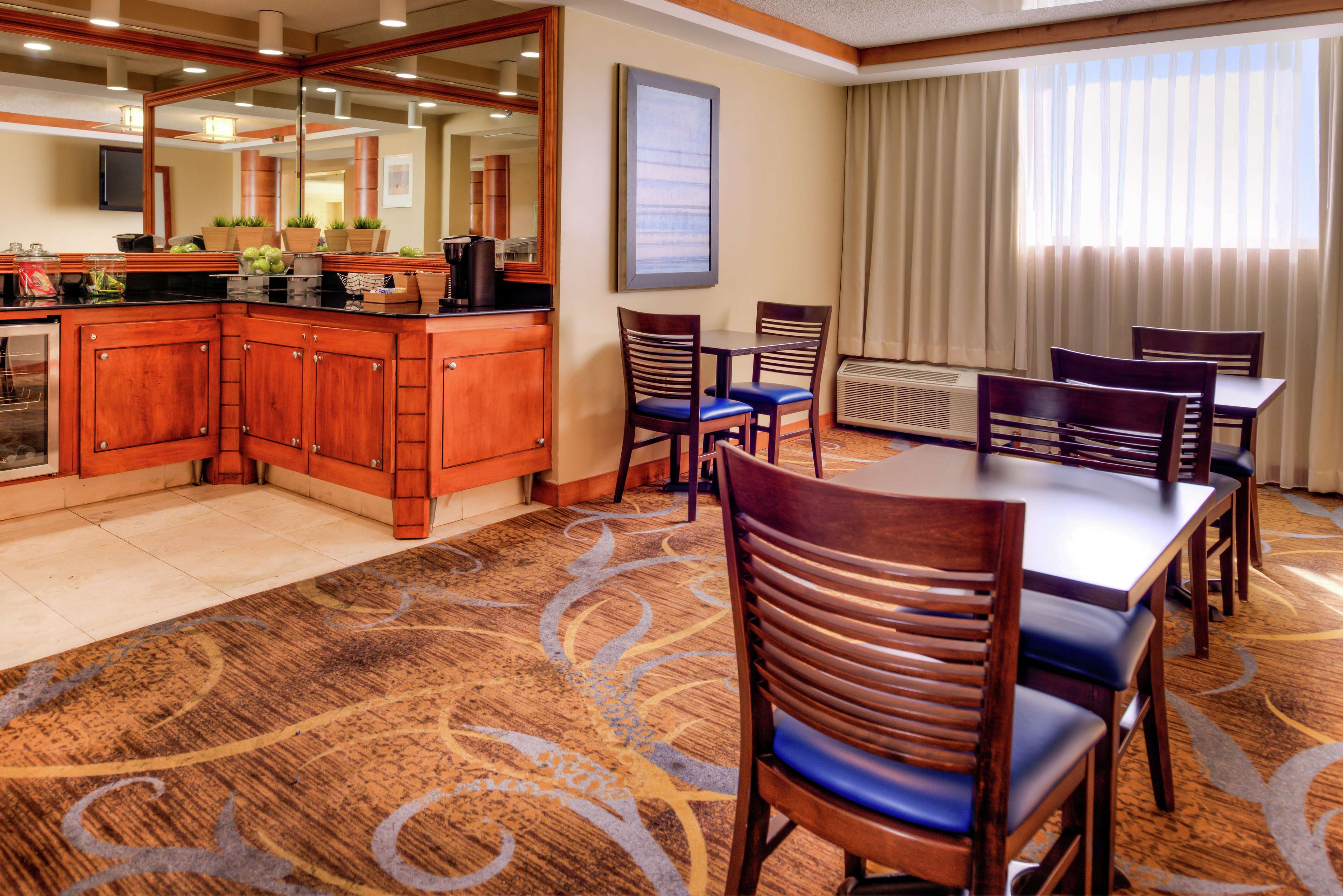 DoubleTree by Hilton Hotel Tampa Airport - Westshore Photo