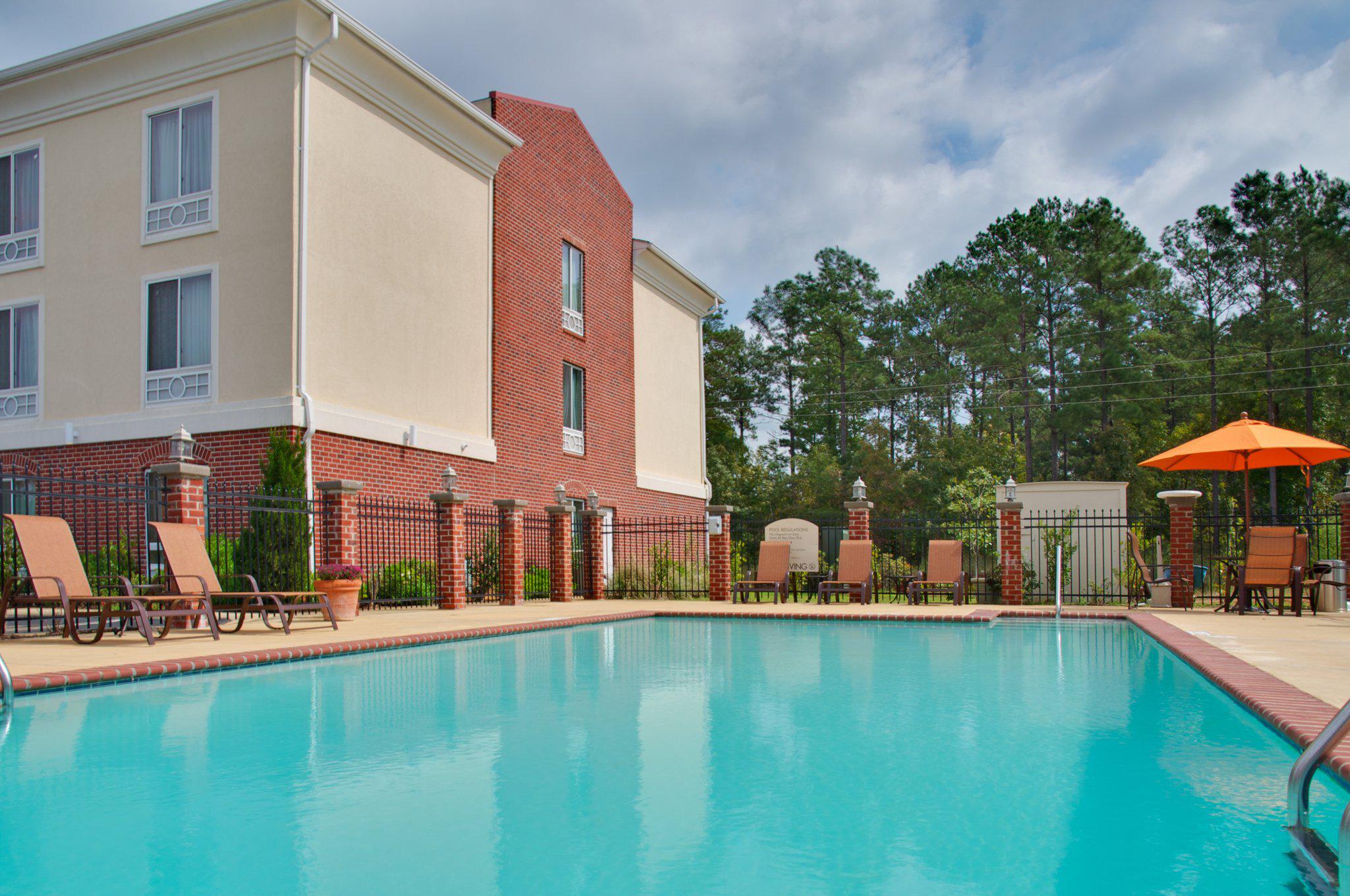 Holiday Inn Express & Suites Natchitoches Photo