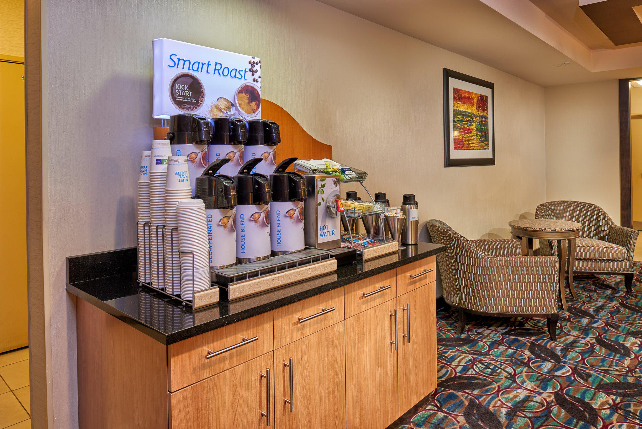 Holiday Inn Express & Suites El Paso Airport Photo