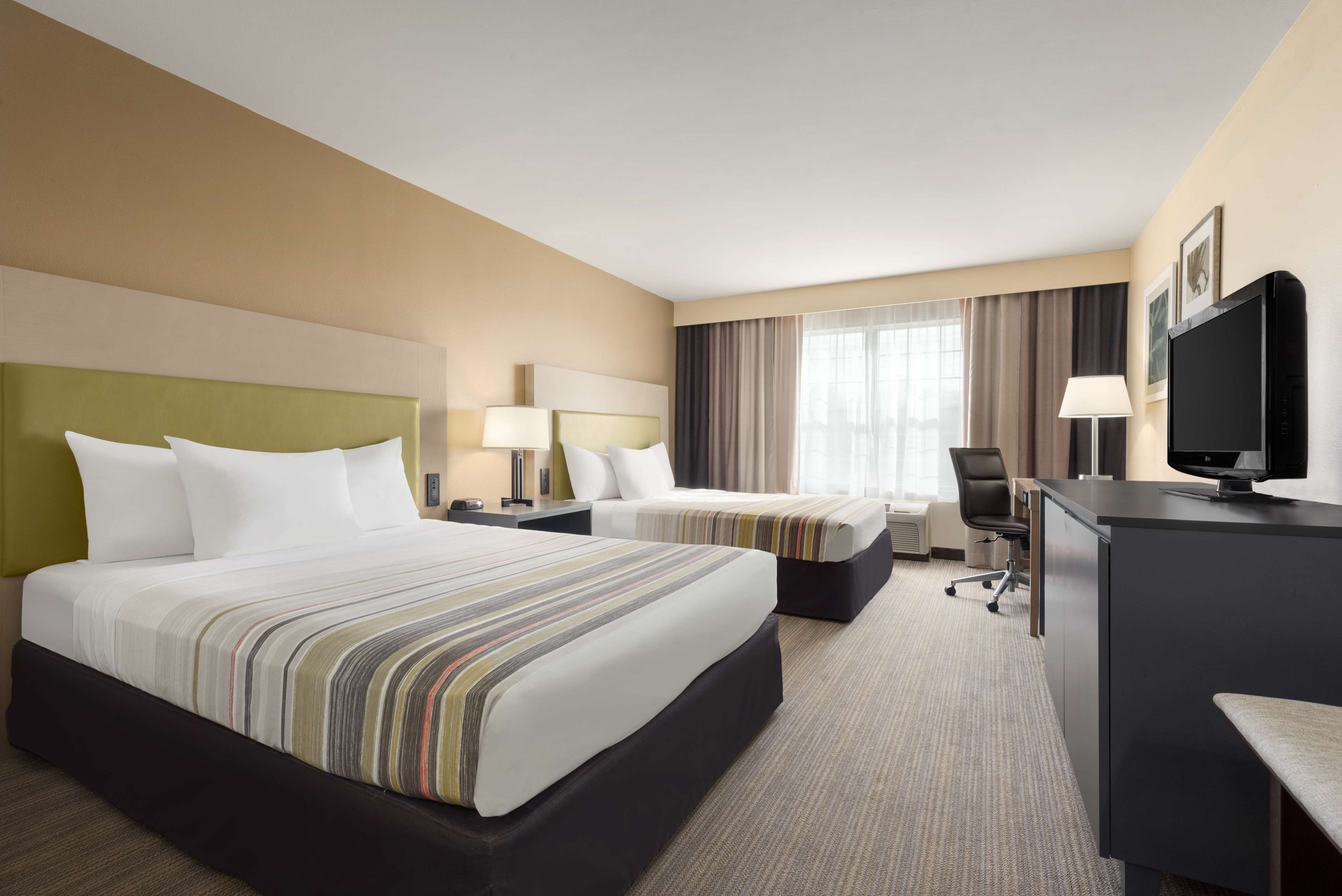 Country Inn & Suites by Radisson, Milwaukee Airport, WI Photo