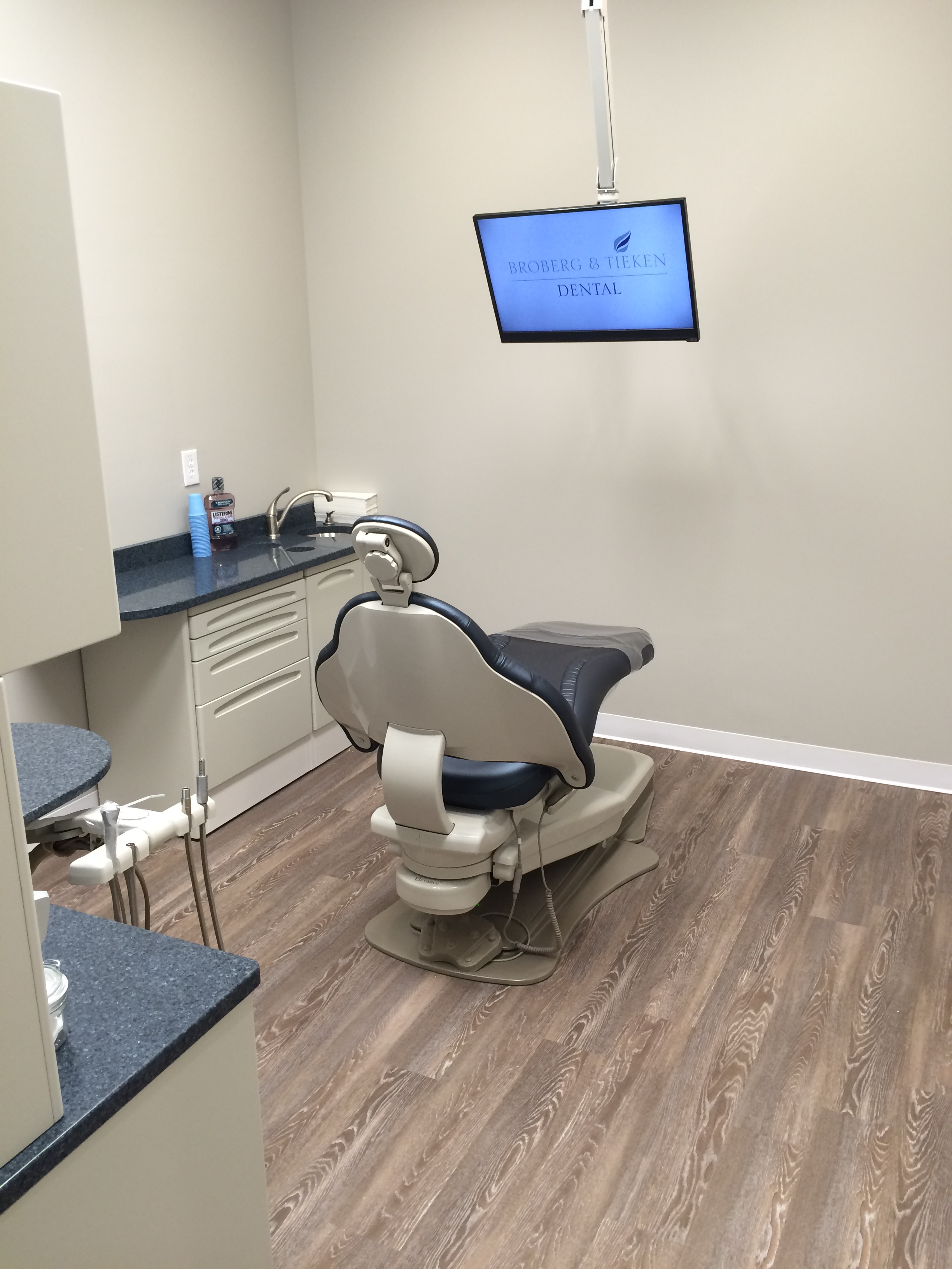 Broberg & Tieken Dental Photo