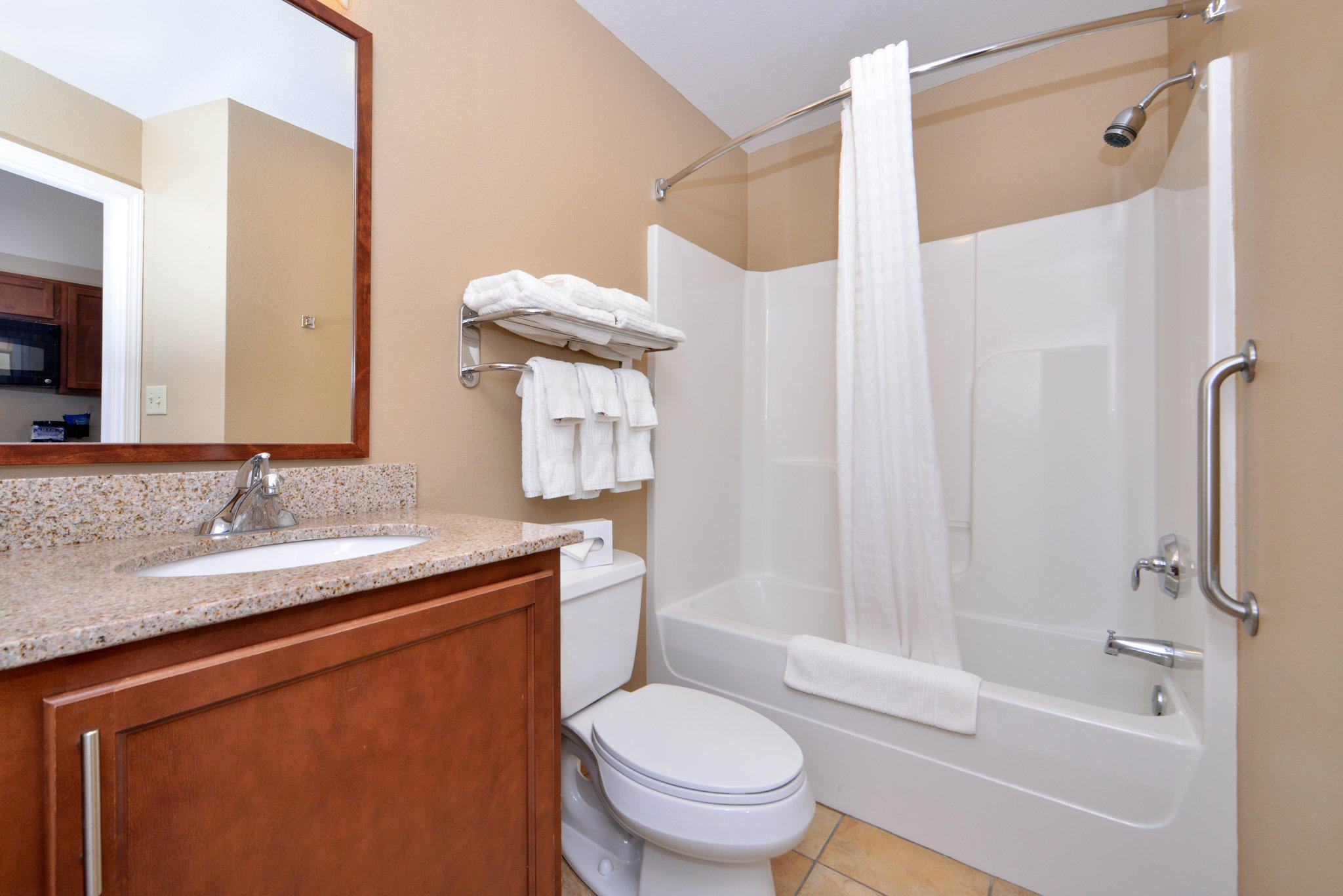 Candlewood Suites Kansas City Northeast Photo