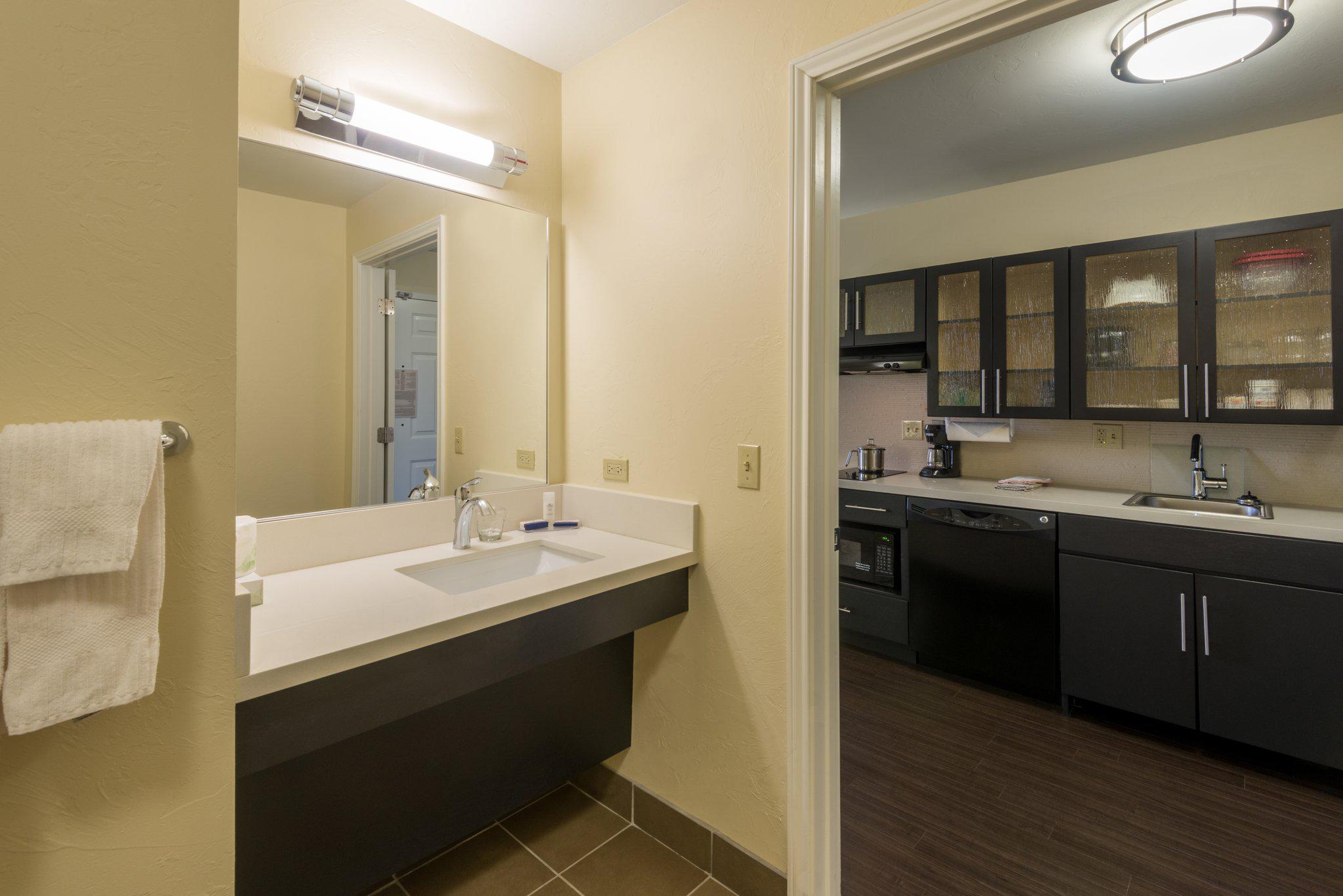 Candlewood Suites Midwest City Photo