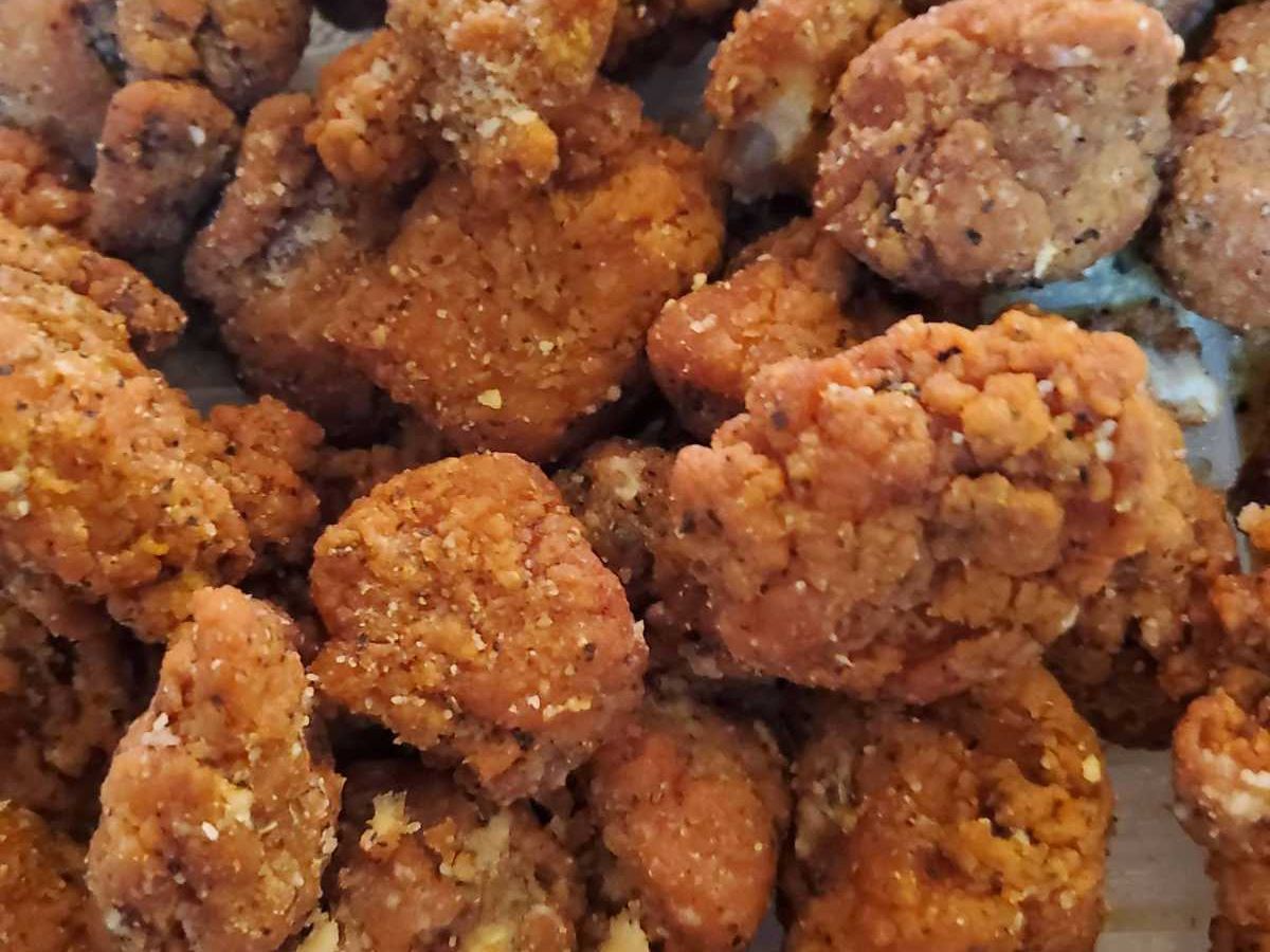 Large 2 Topping & 30 Boneless Wings