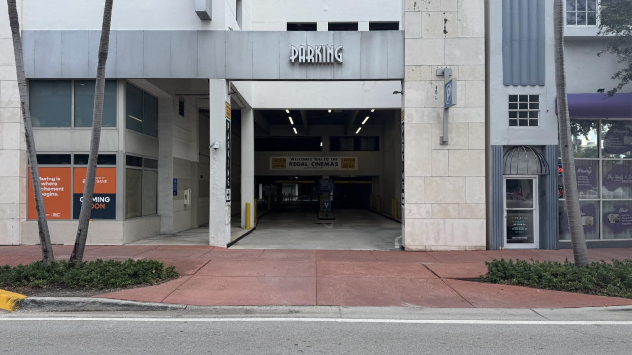 LAZ Parking - 1100 Lincoln Road Garage Image