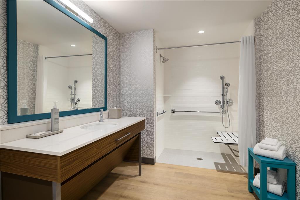 Hampton Inn & Suites Maui North Shore Image