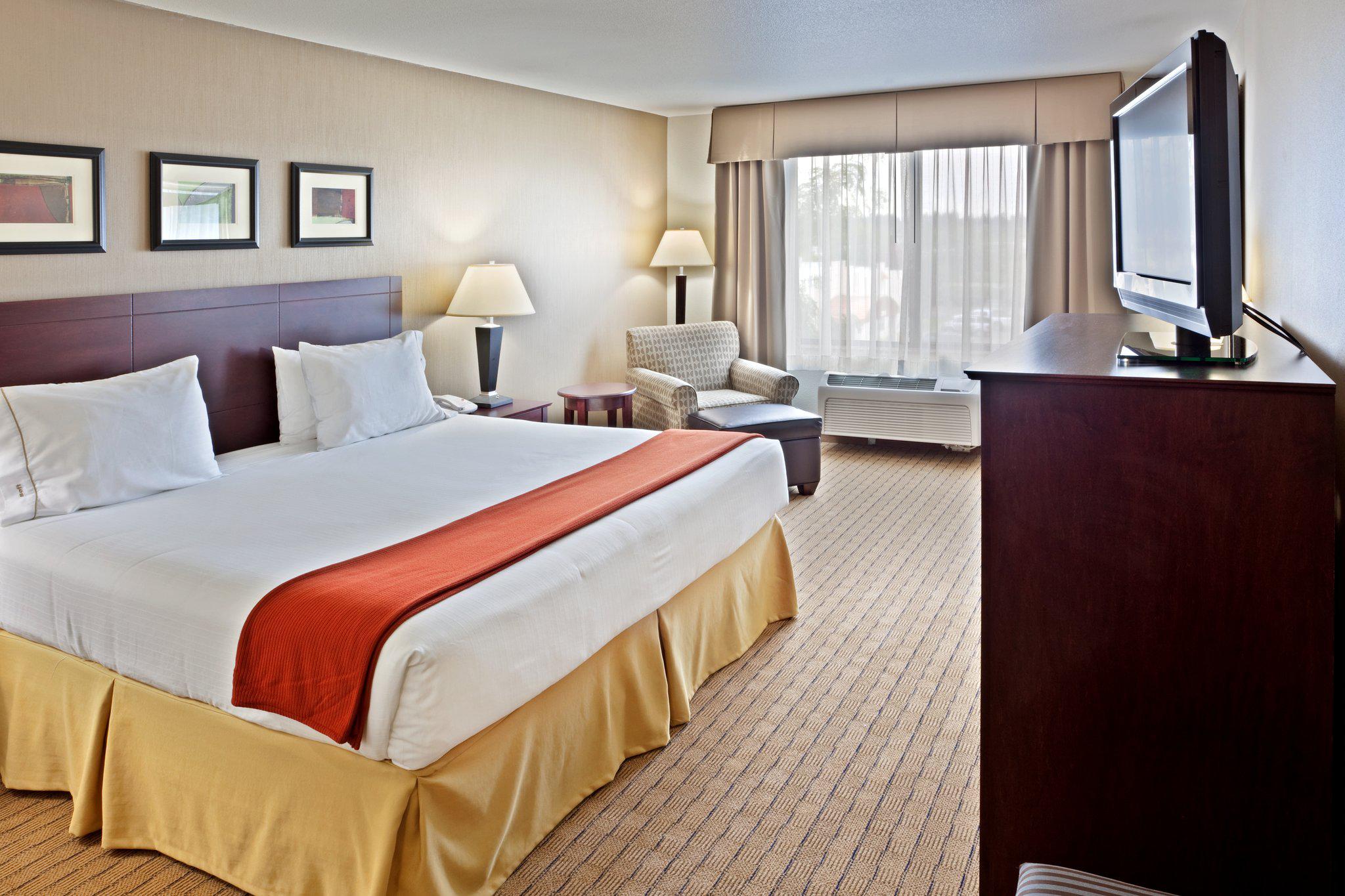 Holiday Inn Express & Suites Vancouver Mall/Portland Area Photo