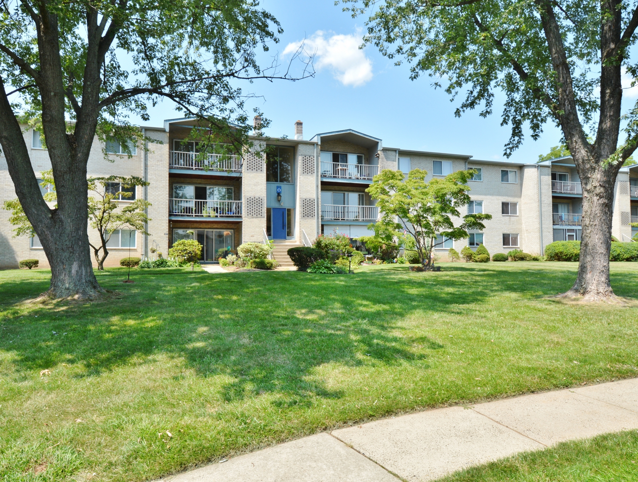 Valley Stream Apartments in Lansdale, PA - (215) 855-0...