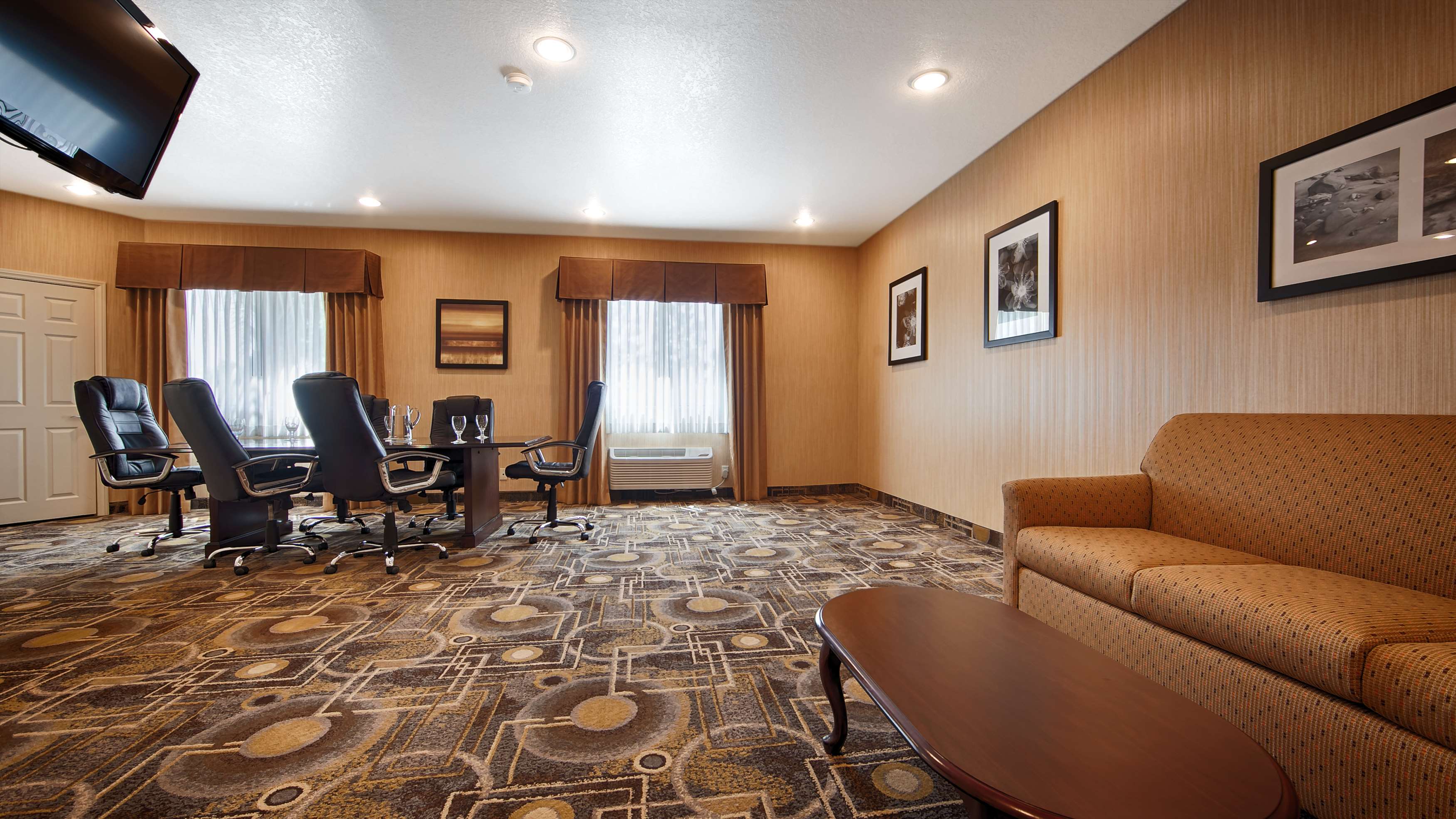 Best Western San Dimas Hotel & Suites Photo