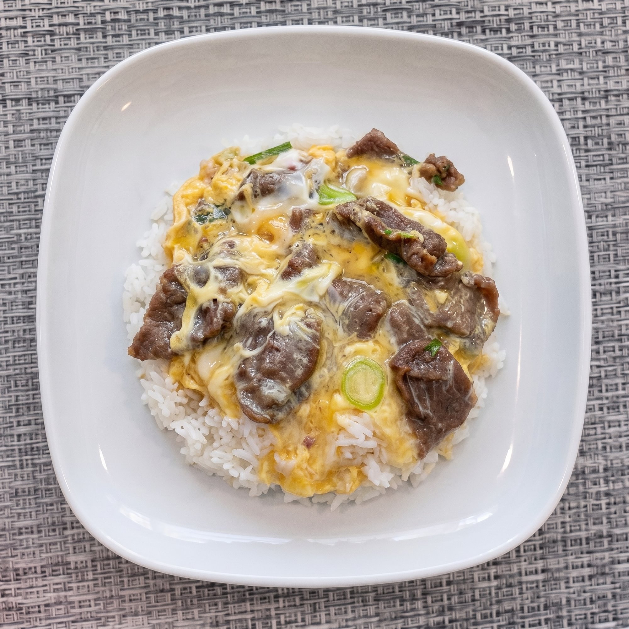 Beef with Egg on Rice / 滑蛋牛燴飯