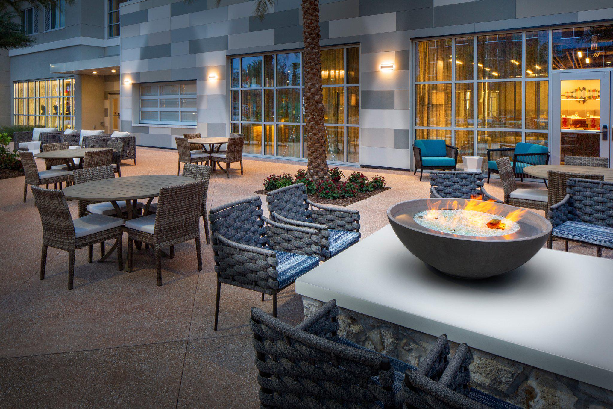 Hotel Indigo Gainesville-Celebration Pointe Photo