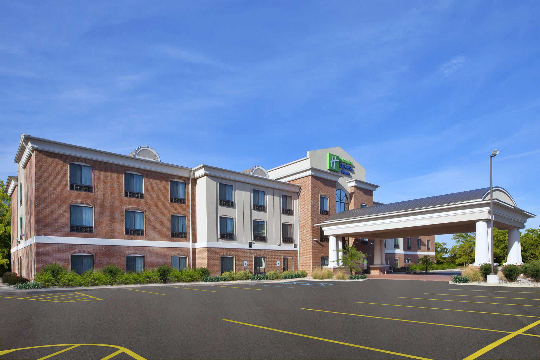 Holiday Inn Express & Suites Niles Photo