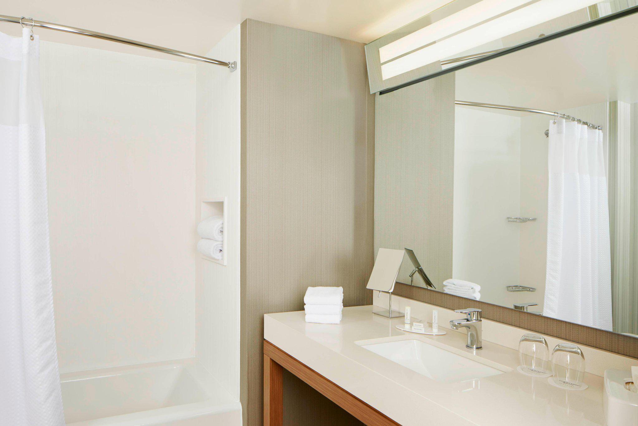 Courtyard by Marriott Lake George Photo