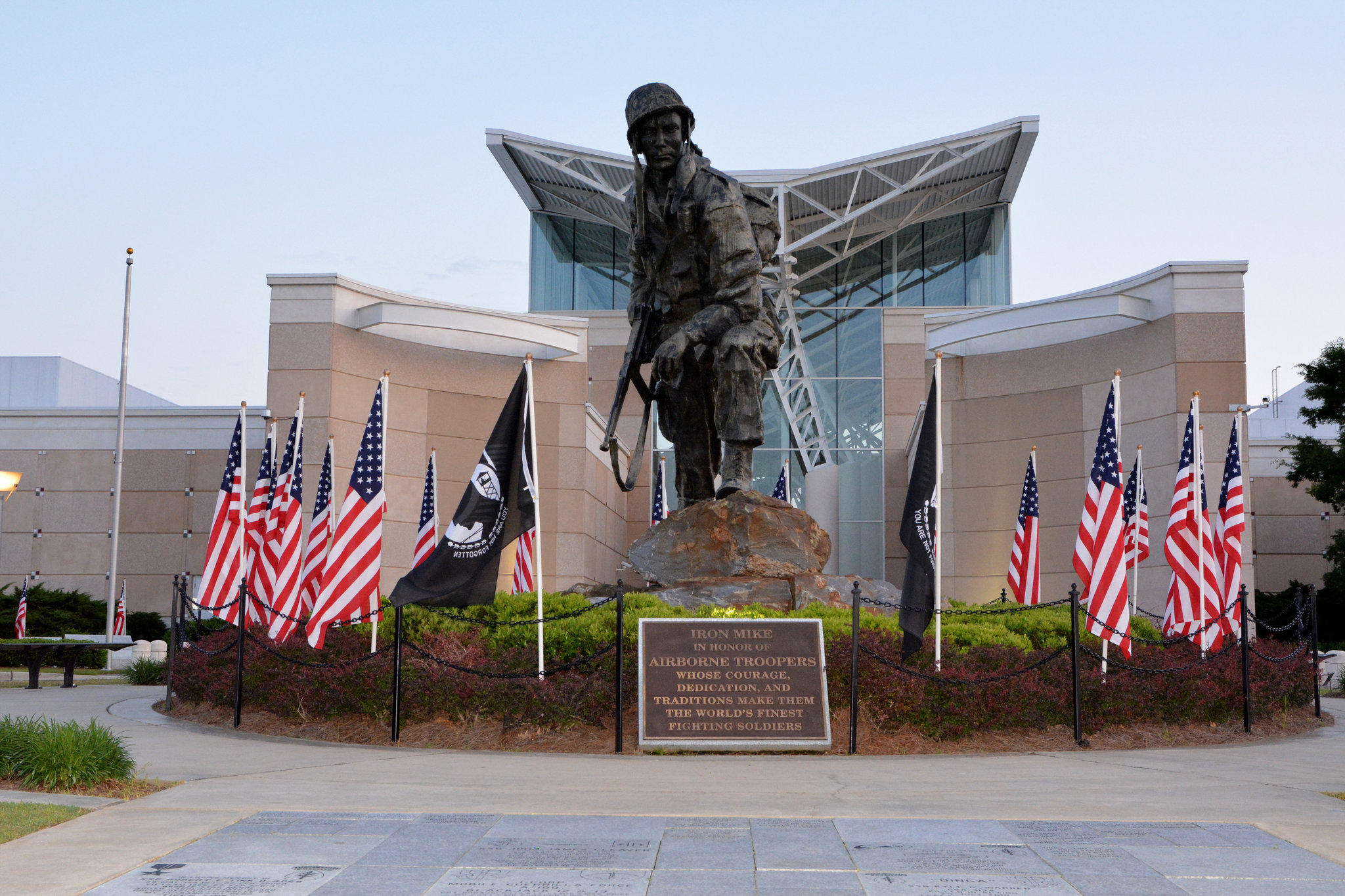 Holiday Inn Express & Suites Fayetteville-Ft. Bragg Photo