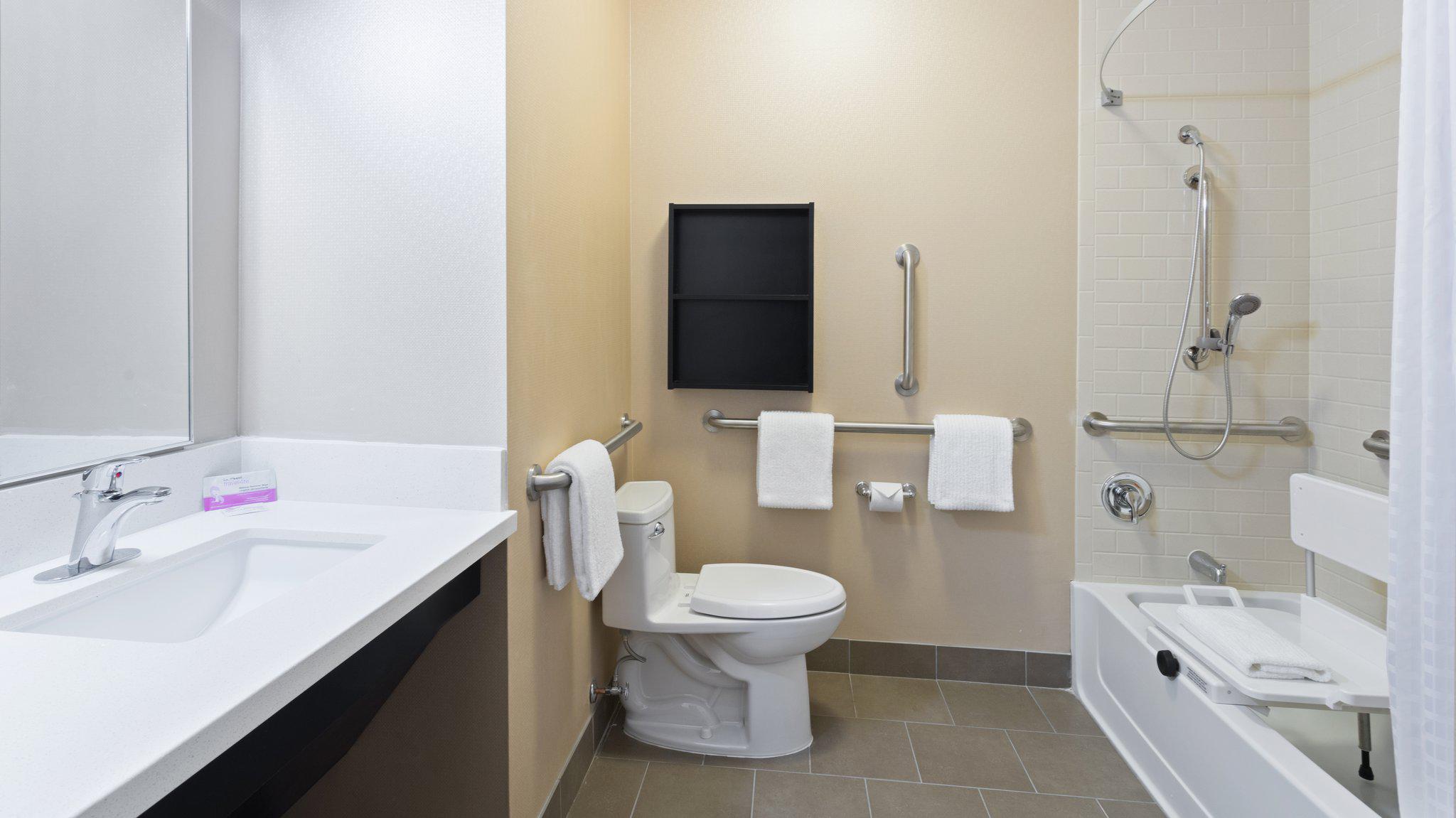 Candlewood Suites Grove City - Outlet Center Photo