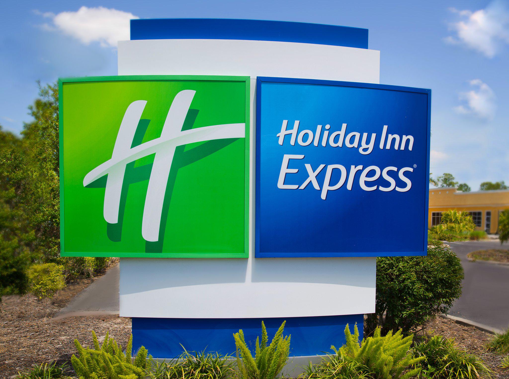 Holiday Inn Express & Suites Port Charlotte Photo