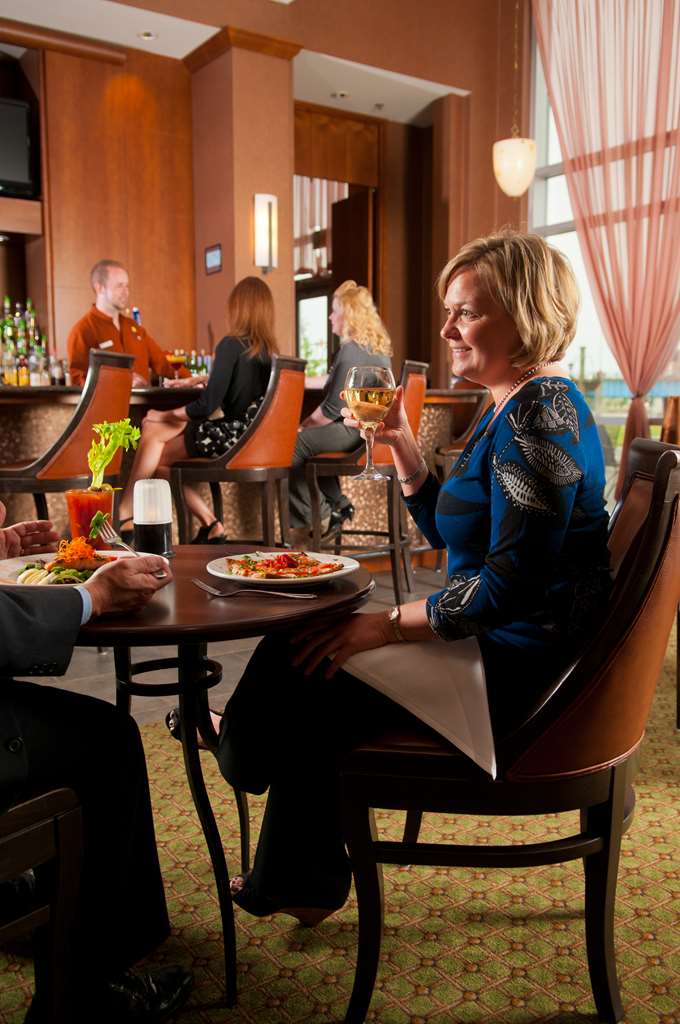 DoubleTree by Hilton Hotel Bay City - Riverfront Image