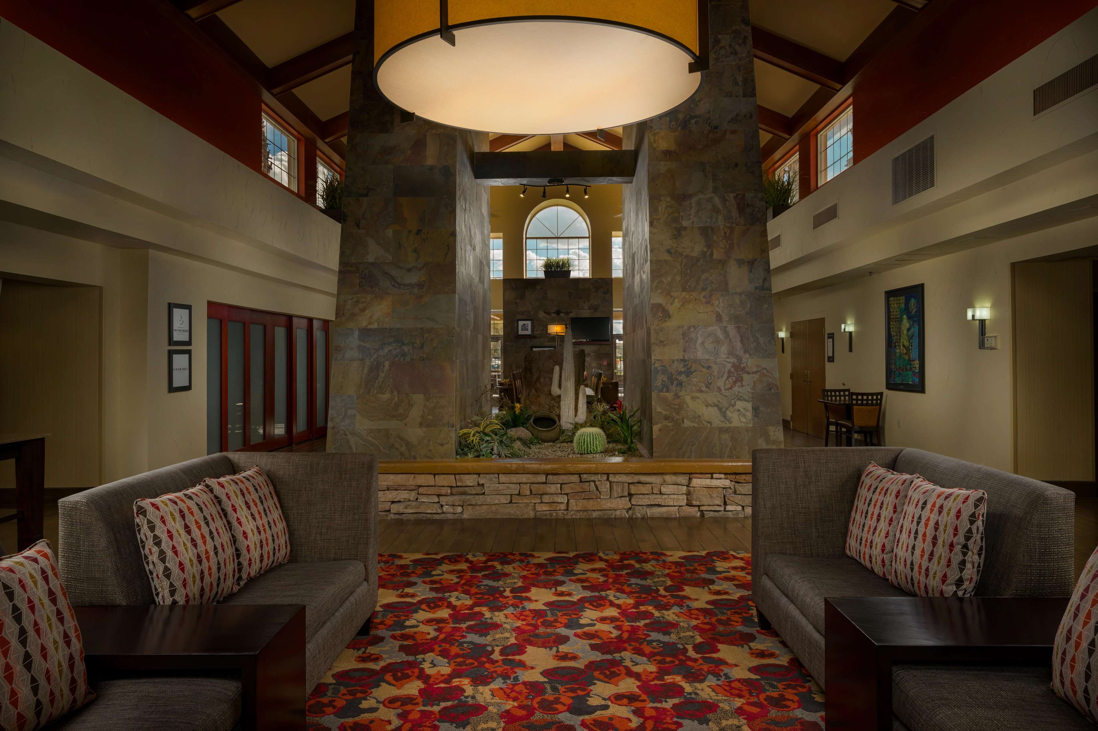 Hampton Inn & Suites Phoenix/Scottsdale Photo