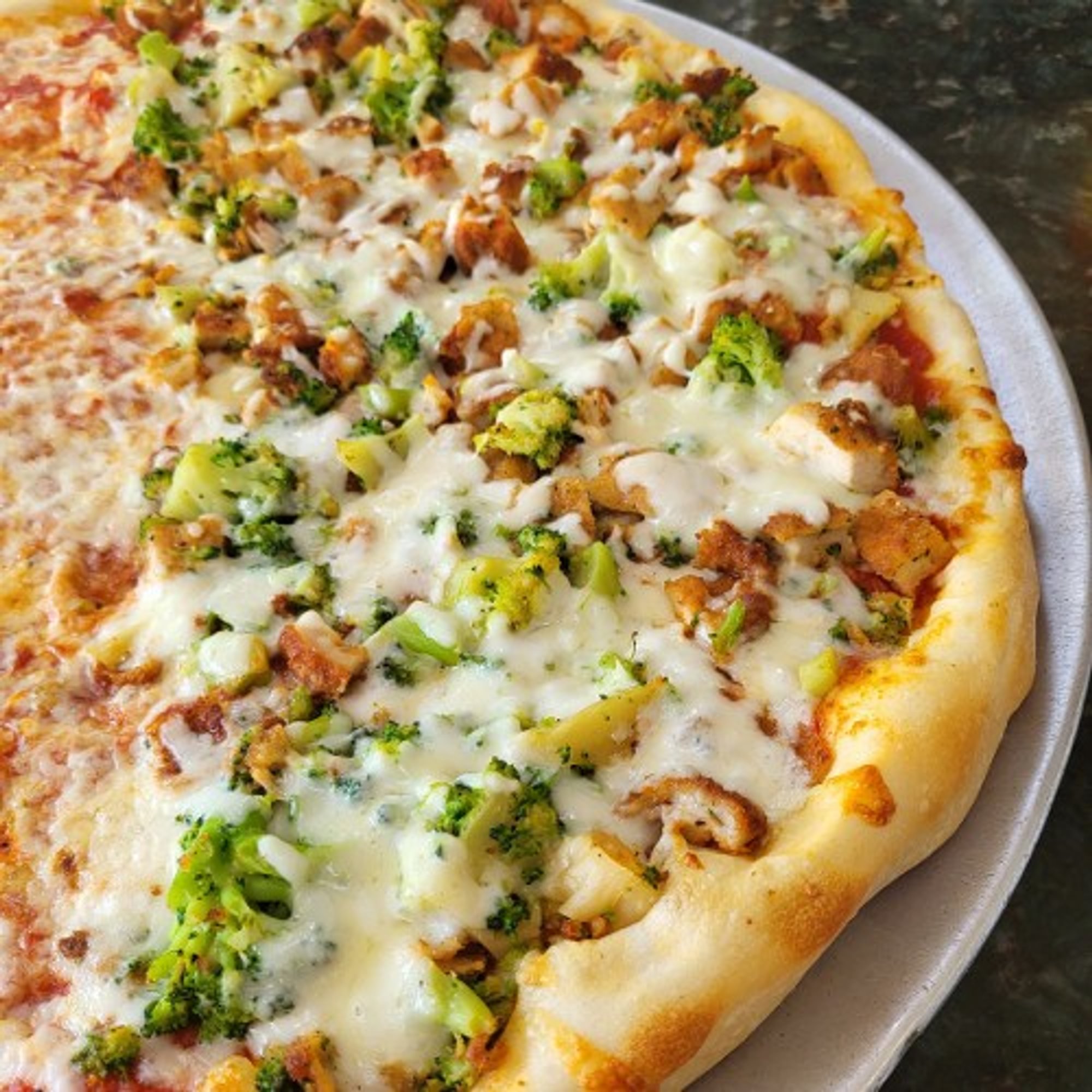 Chicken and Broccoli Pizza (10" Personal Pizza)