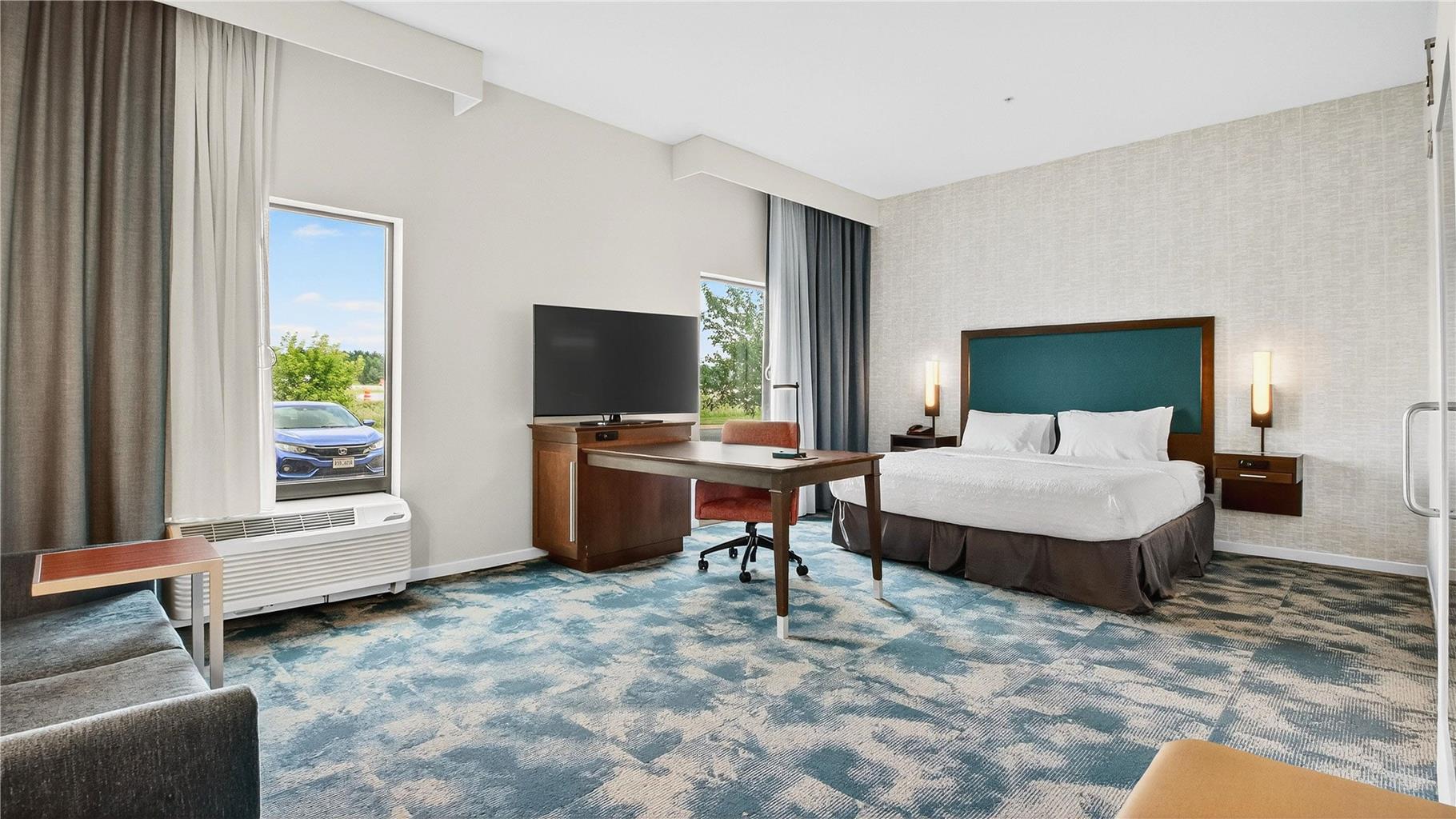 Hampton Inn & Suites Chippewa Falls Image