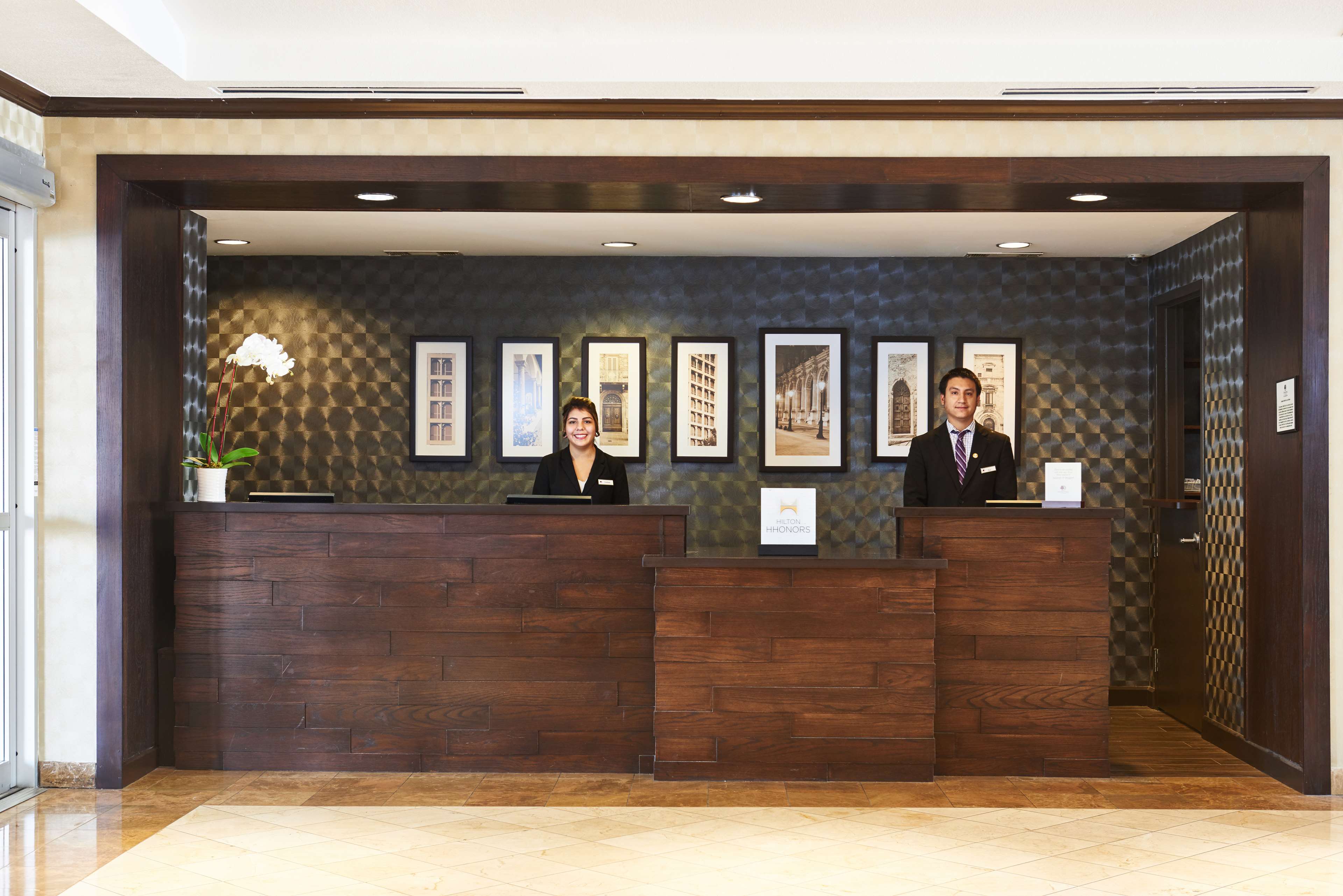 DoubleTree by Hilton Hotel Dallas - Market Center Photo