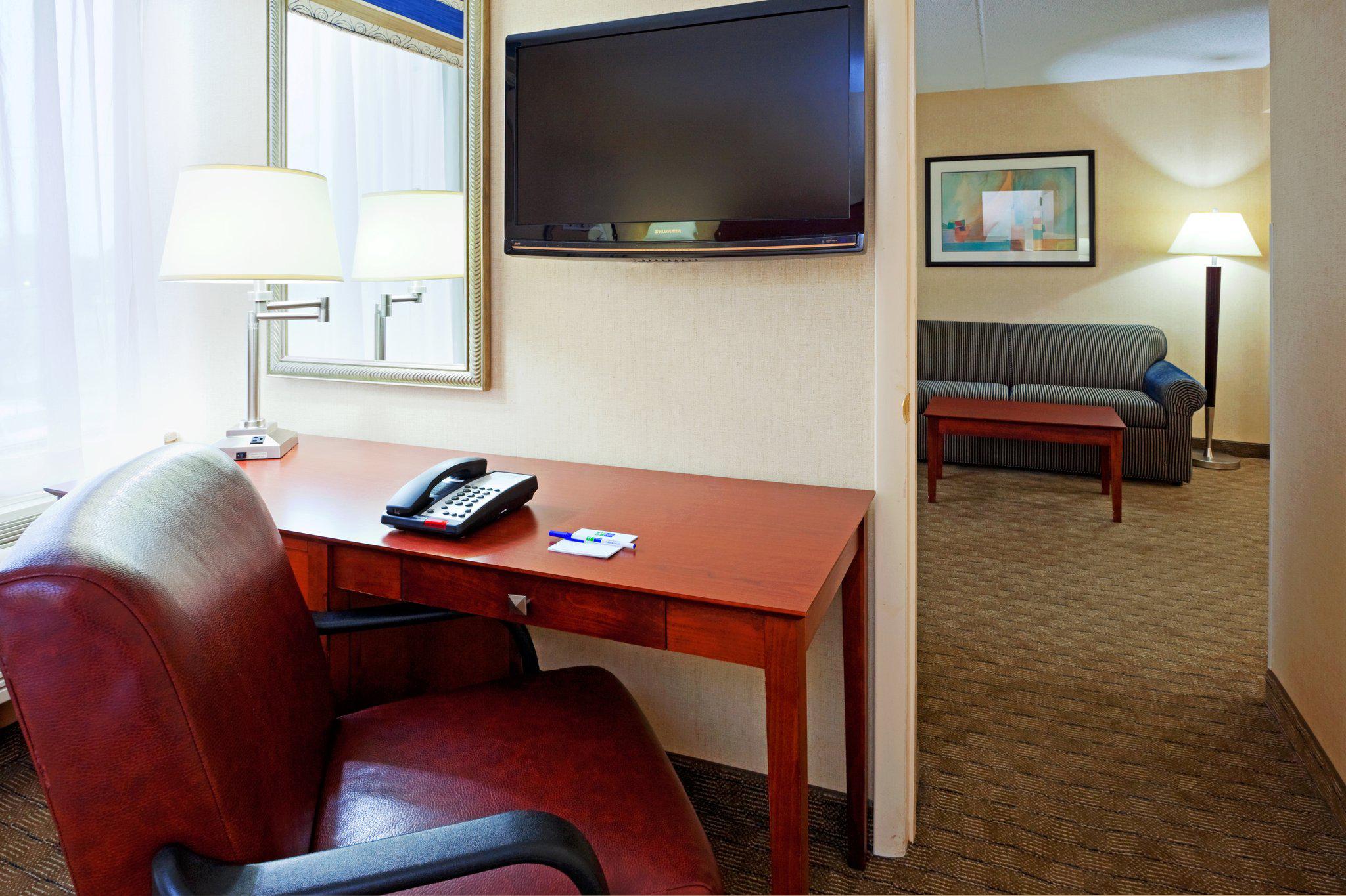 Holiday Inn Express Ramsey-Mahwah Photo