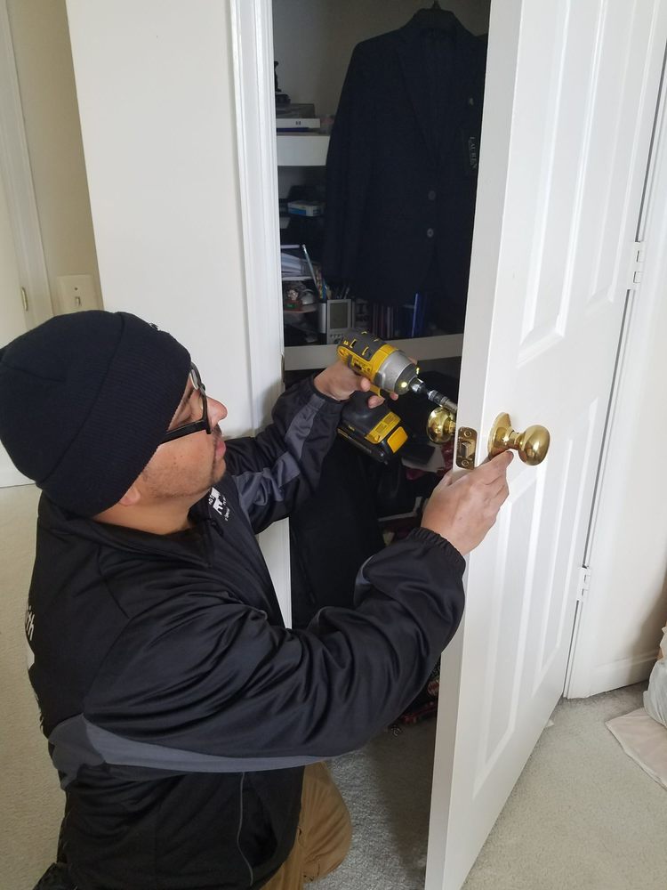 Chikos Locksmith Photo