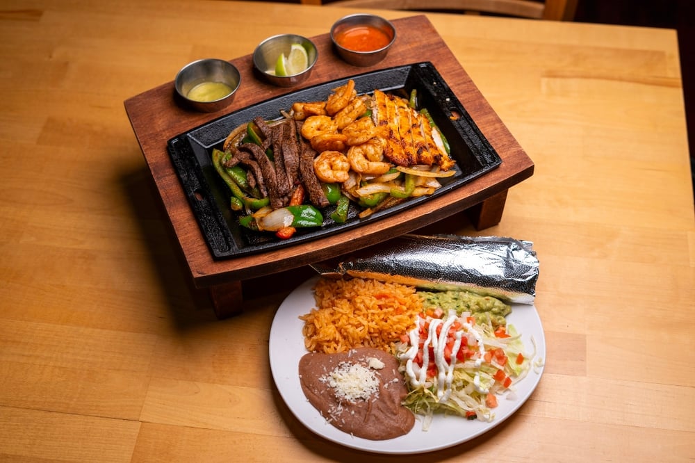 (D) FAJITA TRIO*