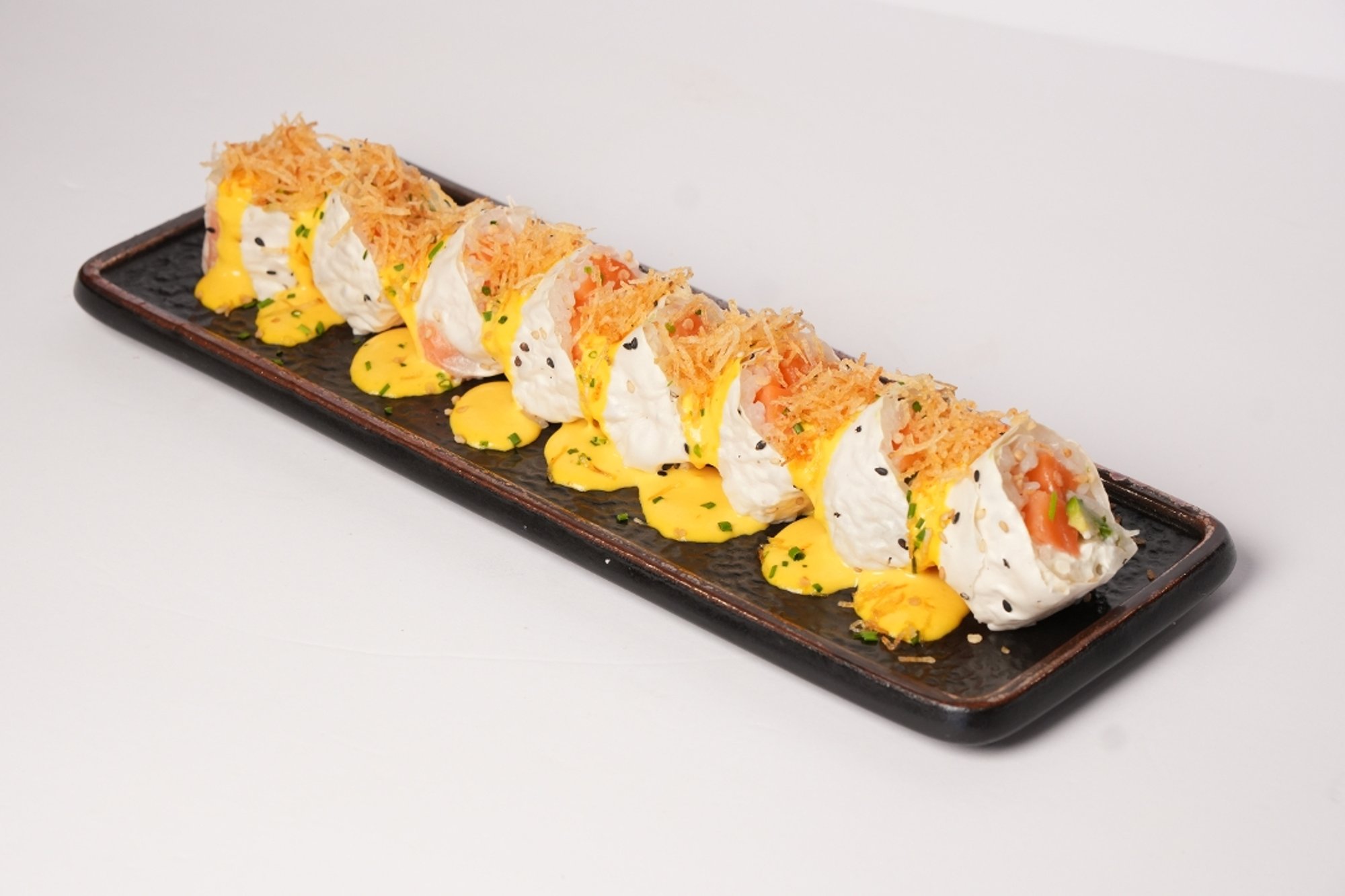 Salmón Truffle Huancaína Roll