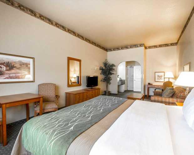 Images Comfort Inn & Suites
