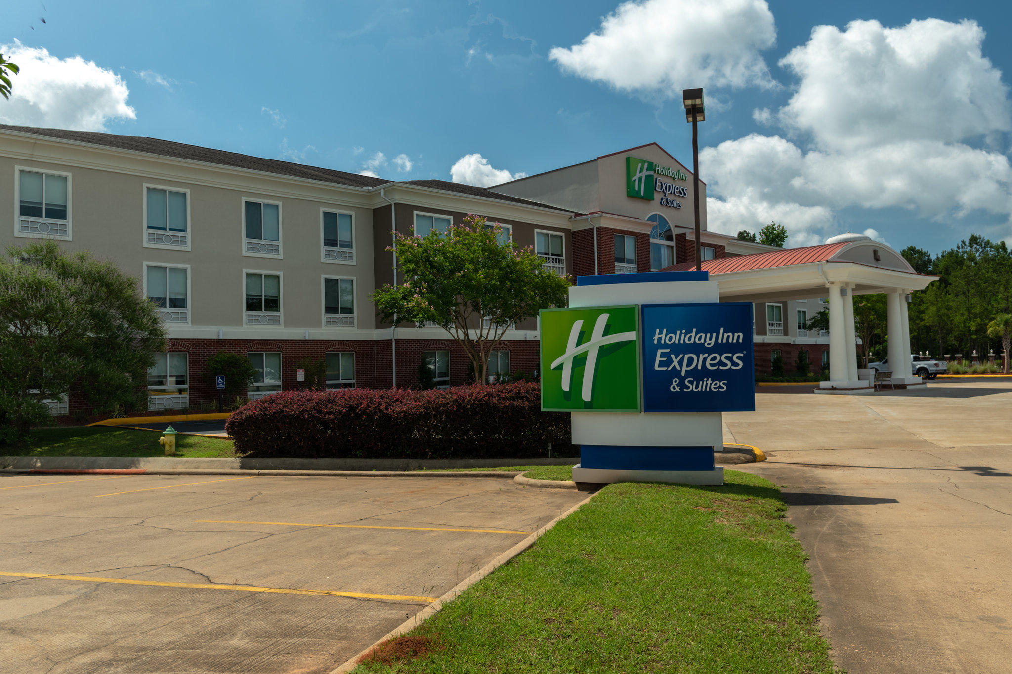 Holiday Inn Express & Suites Natchitoches Photo