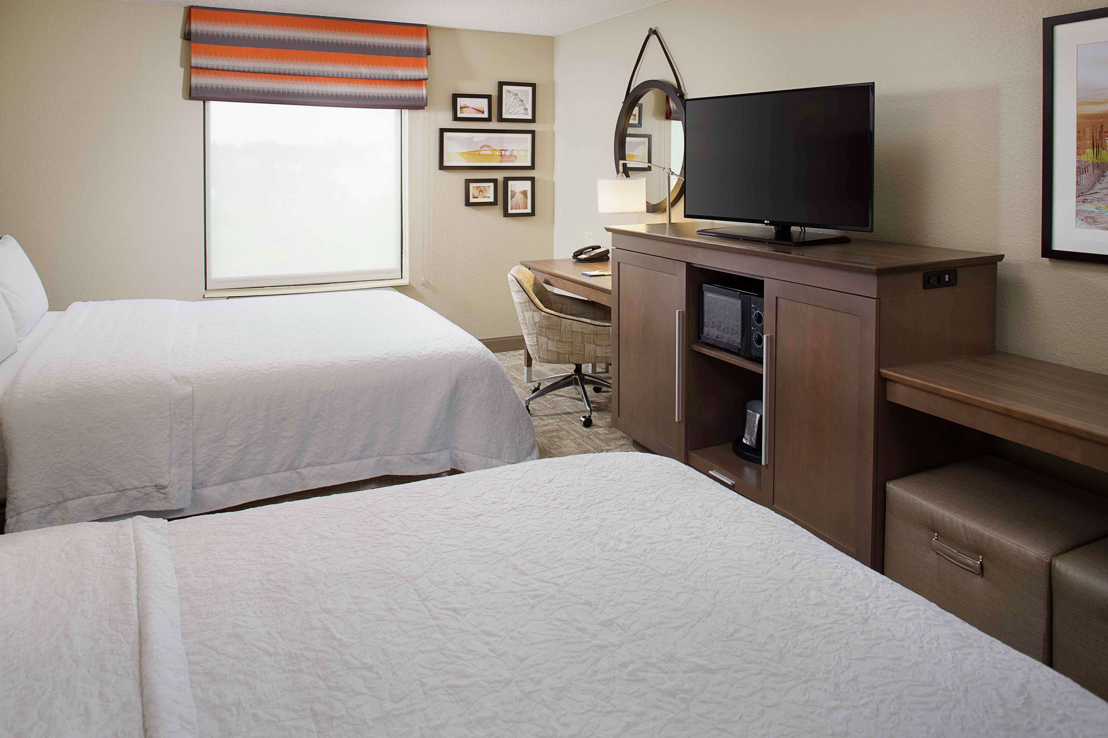 Hampton Inn Garden City Long Island Photo