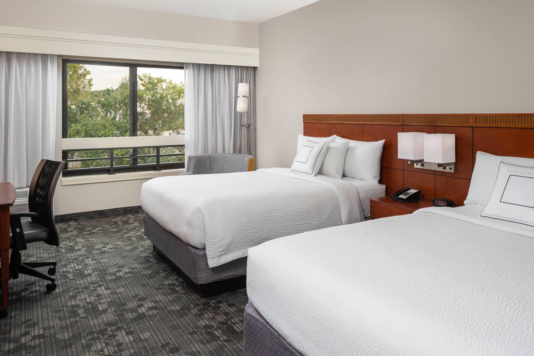 Courtyard by Marriott Miami Lakes Photo