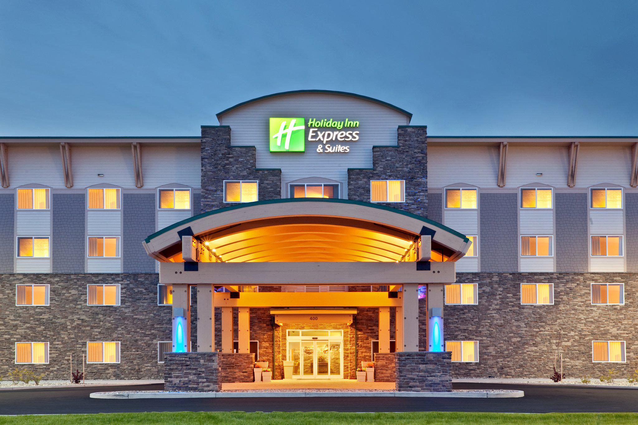 Holiday Inn Express & Suites Fairbanks Photo